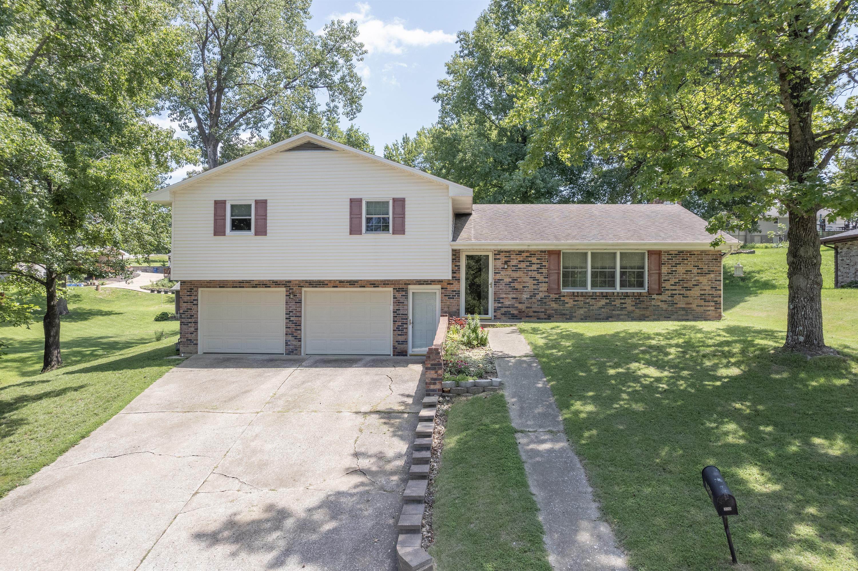223 Mary Drive – photo 1
