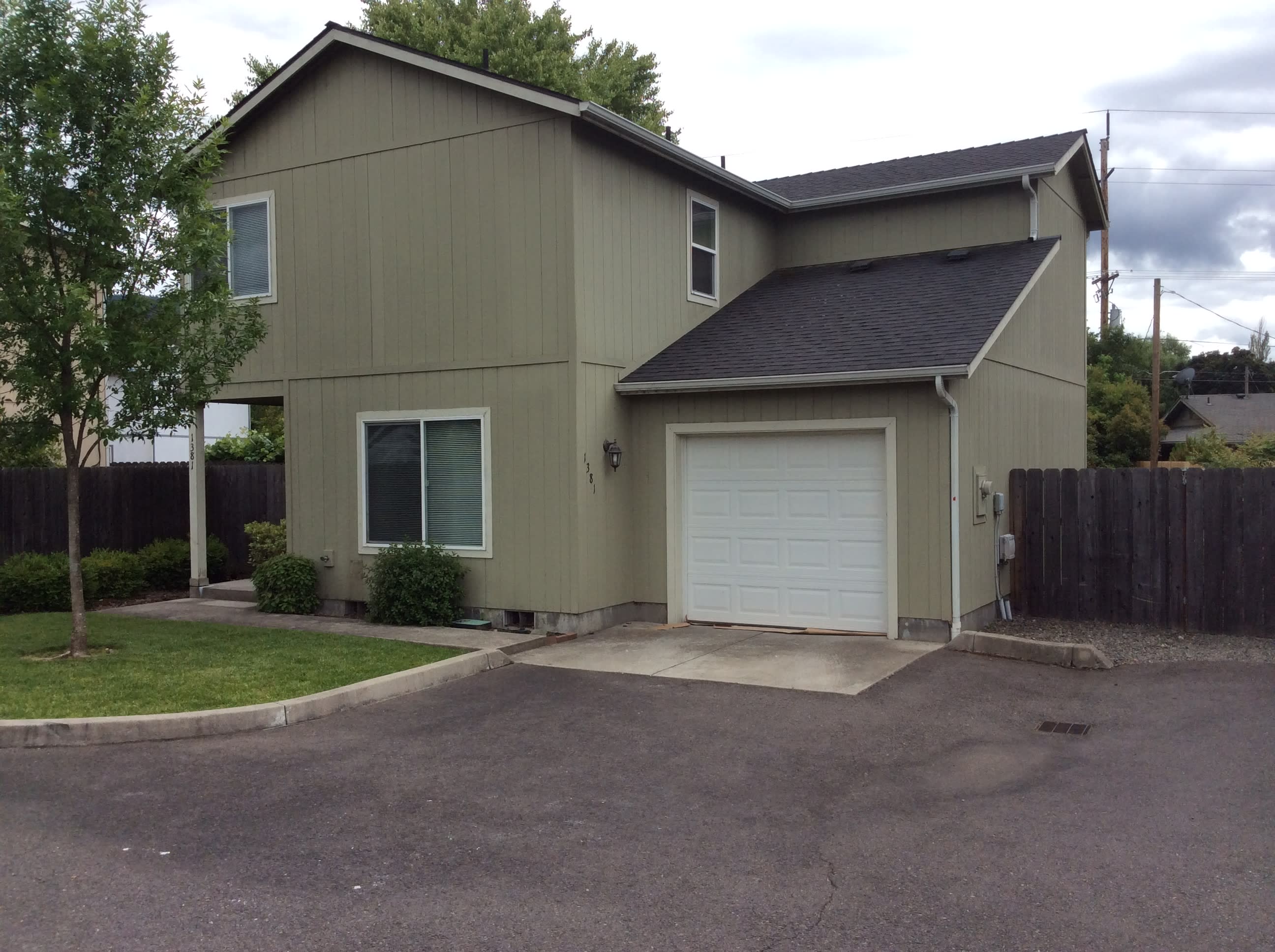1381 SE M St – photo 1