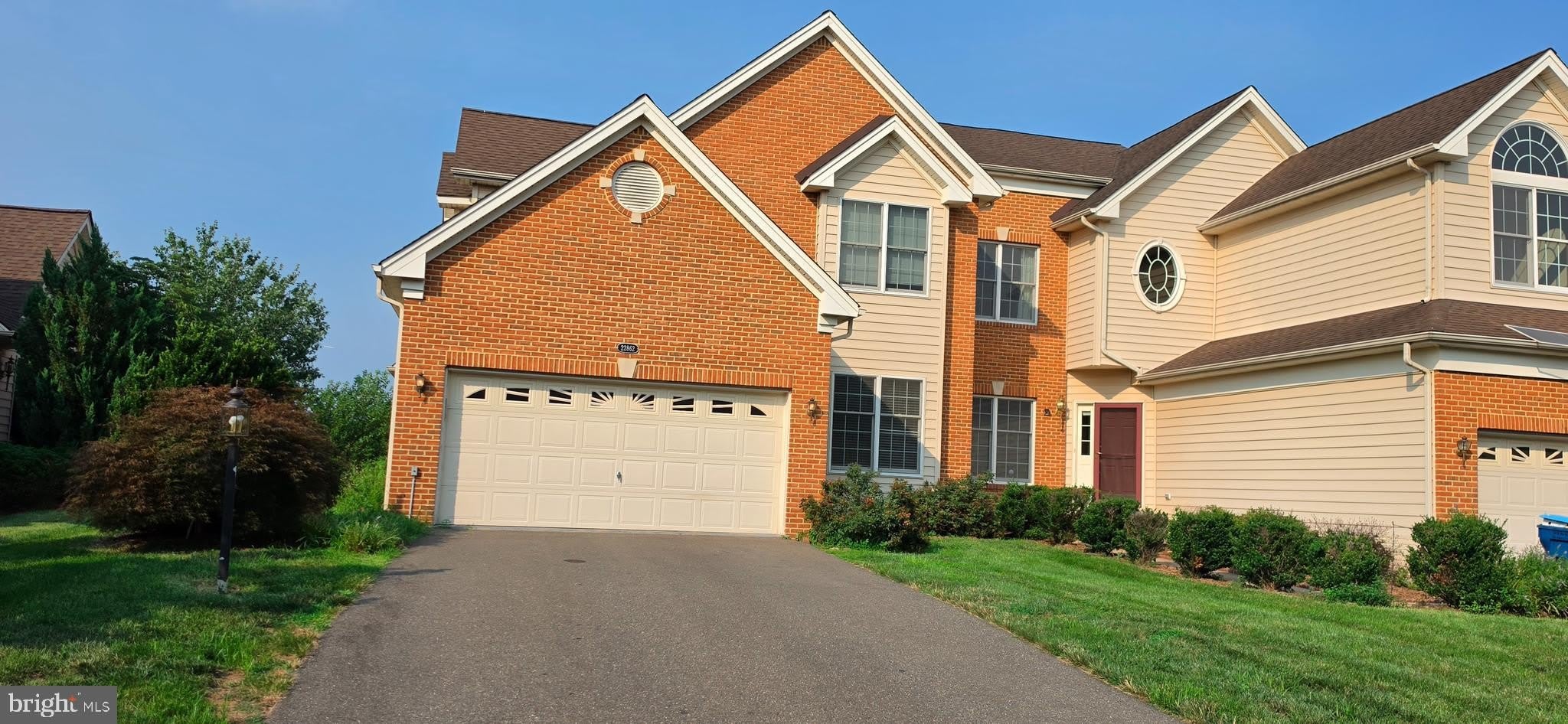 22862 QUANTE Square – photo 1 of 25