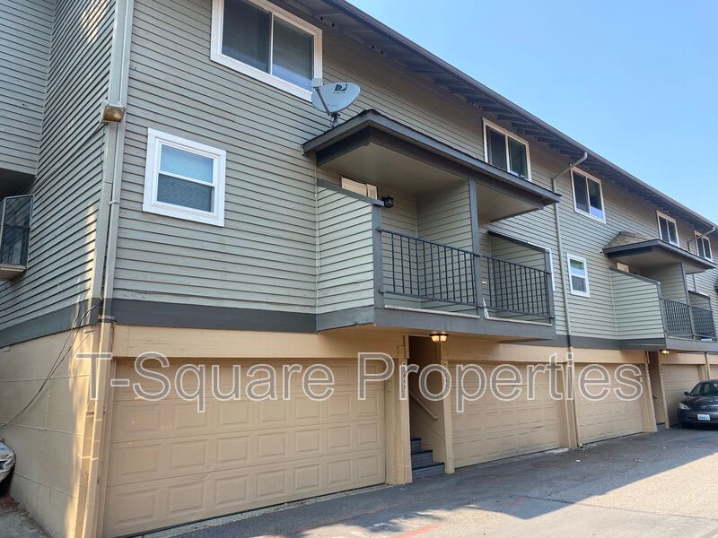 10925 SE 208th St – photo 1