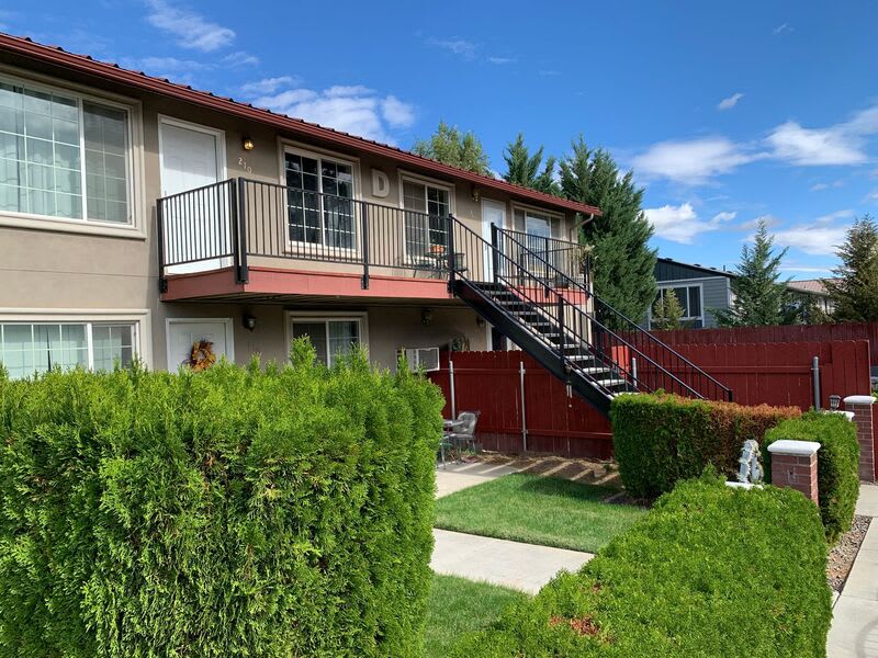 526 S 40th Ave – photo 1 of 15