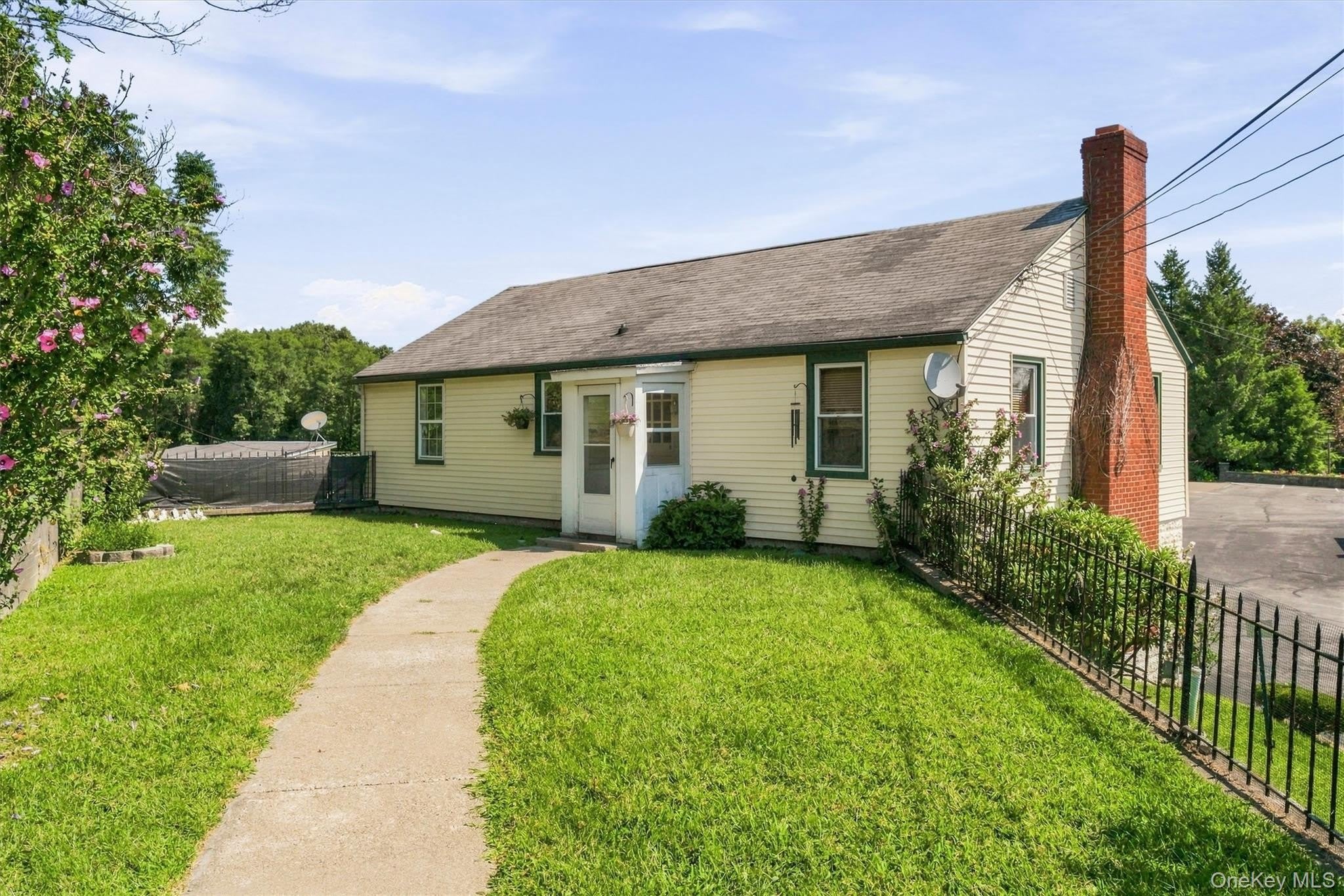 36 OLD INDIAN RD – photo 1 of 19