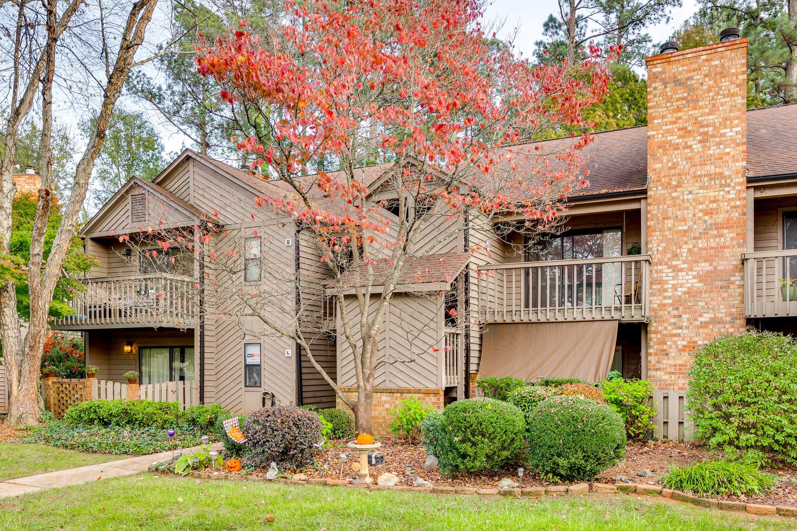 Beautifully Remodeled One Bedroom One Bath In Lake Wylie Woods – photo 1 of 77