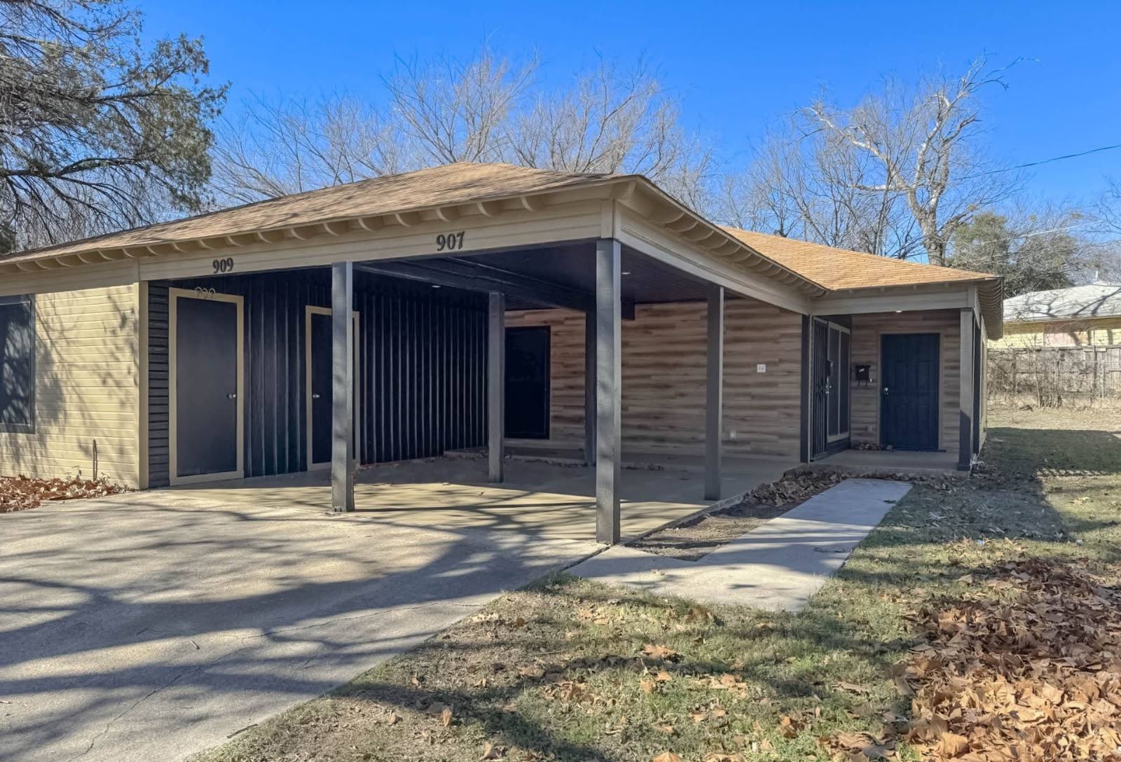 909 Wells St – photo 1 of 14