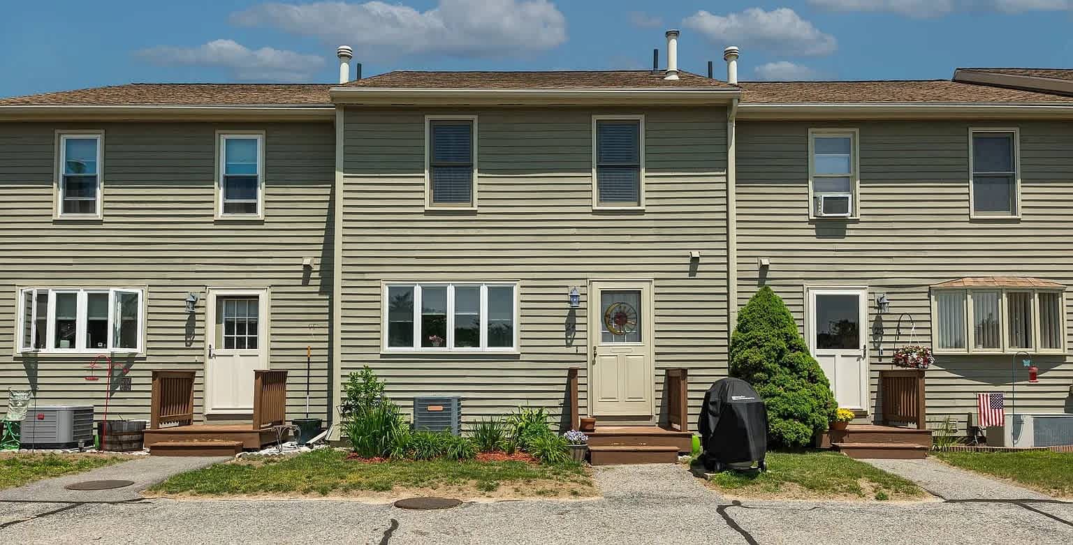 128 Newton Rd Unit 24 – photo 1 of 257