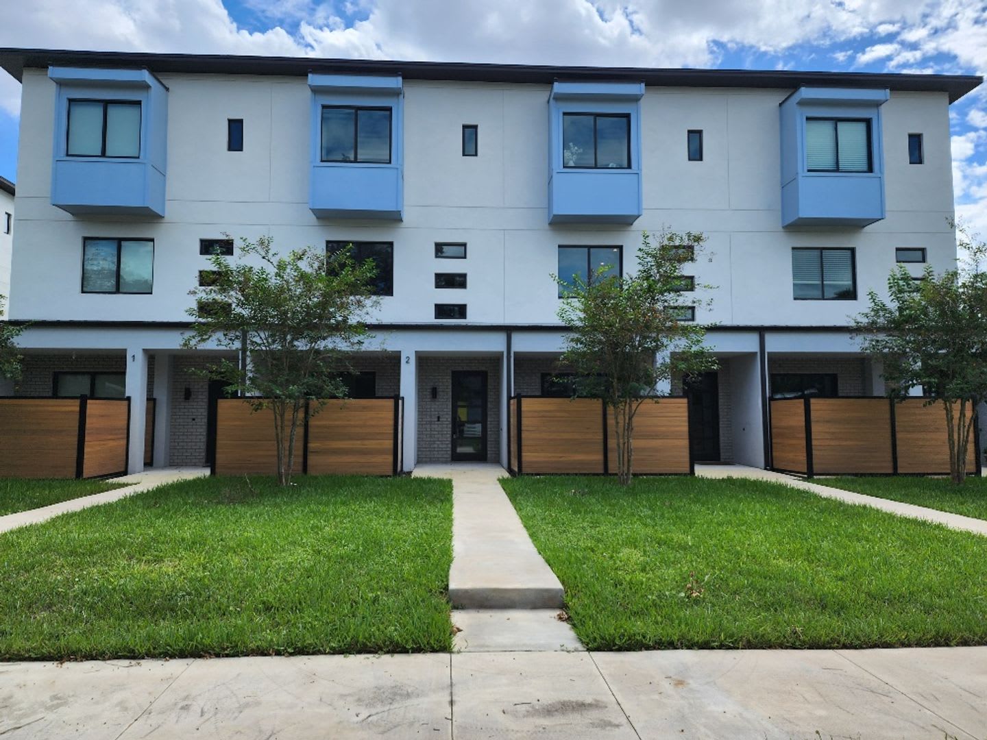 Beautiful 3-Bedroom, 3.5-Bathroom Townhome in Tampa (**MOVE-IN SPECIAL/$500 OFF 2ND MONTH**) – photo 1