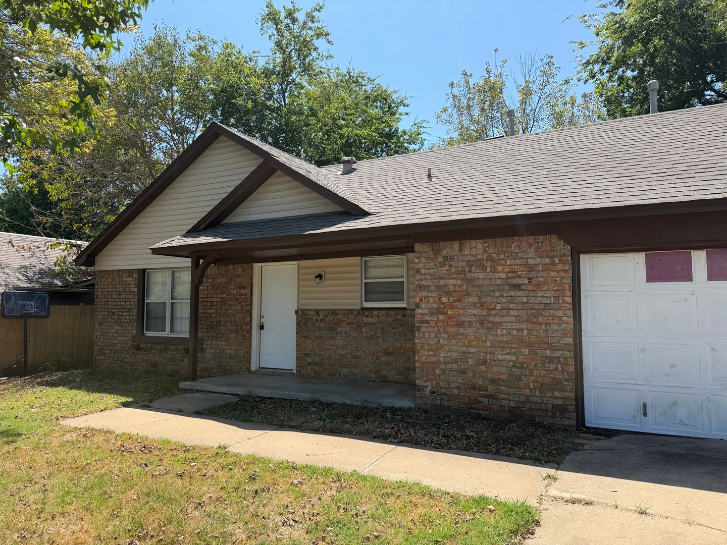 Beautiful Fully Remodeled 3 bedroom in the Heart of Broken Arrow – photo 1