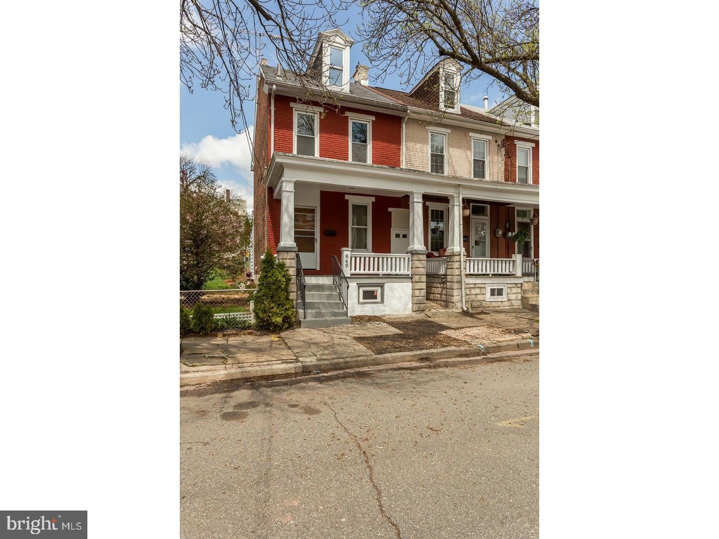849 QUEEN Street – photo 1