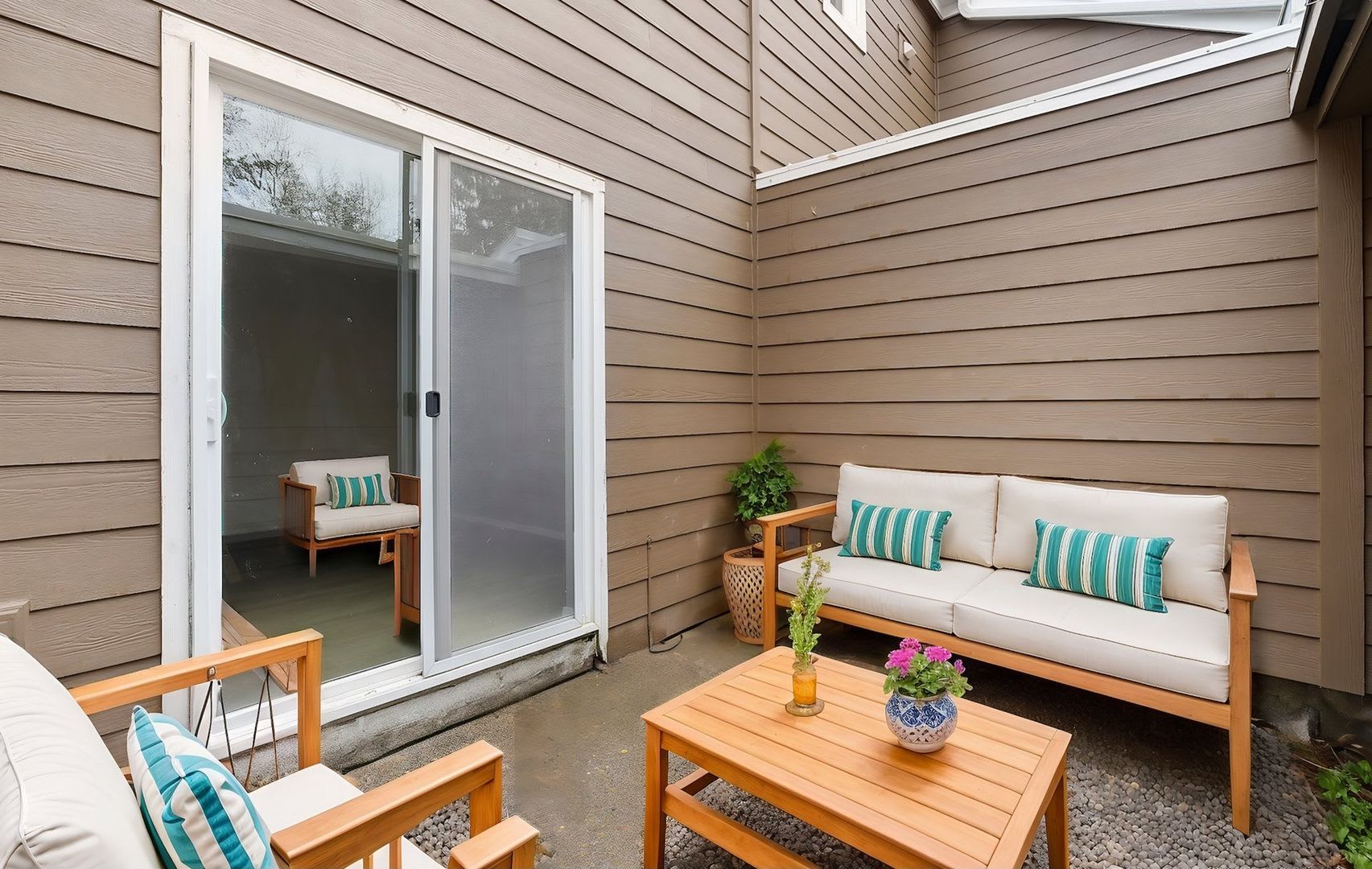Beautiful West Linn Home With Dual Outdoor Patios Bright Open Living Spaces Outdoor Recreation Just Steps Away – photo 1 of 33
