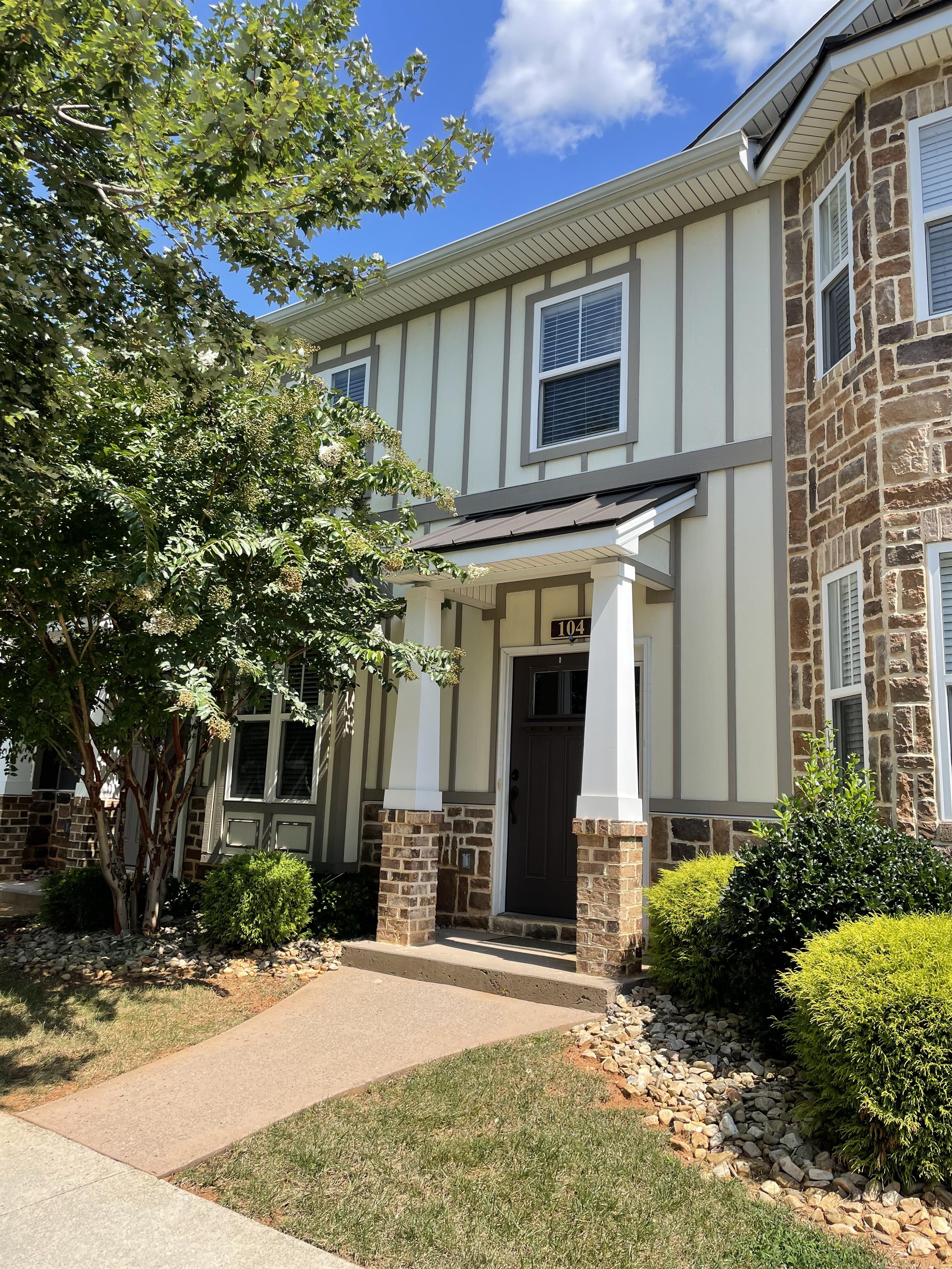 104 Capital Street – photo 1
