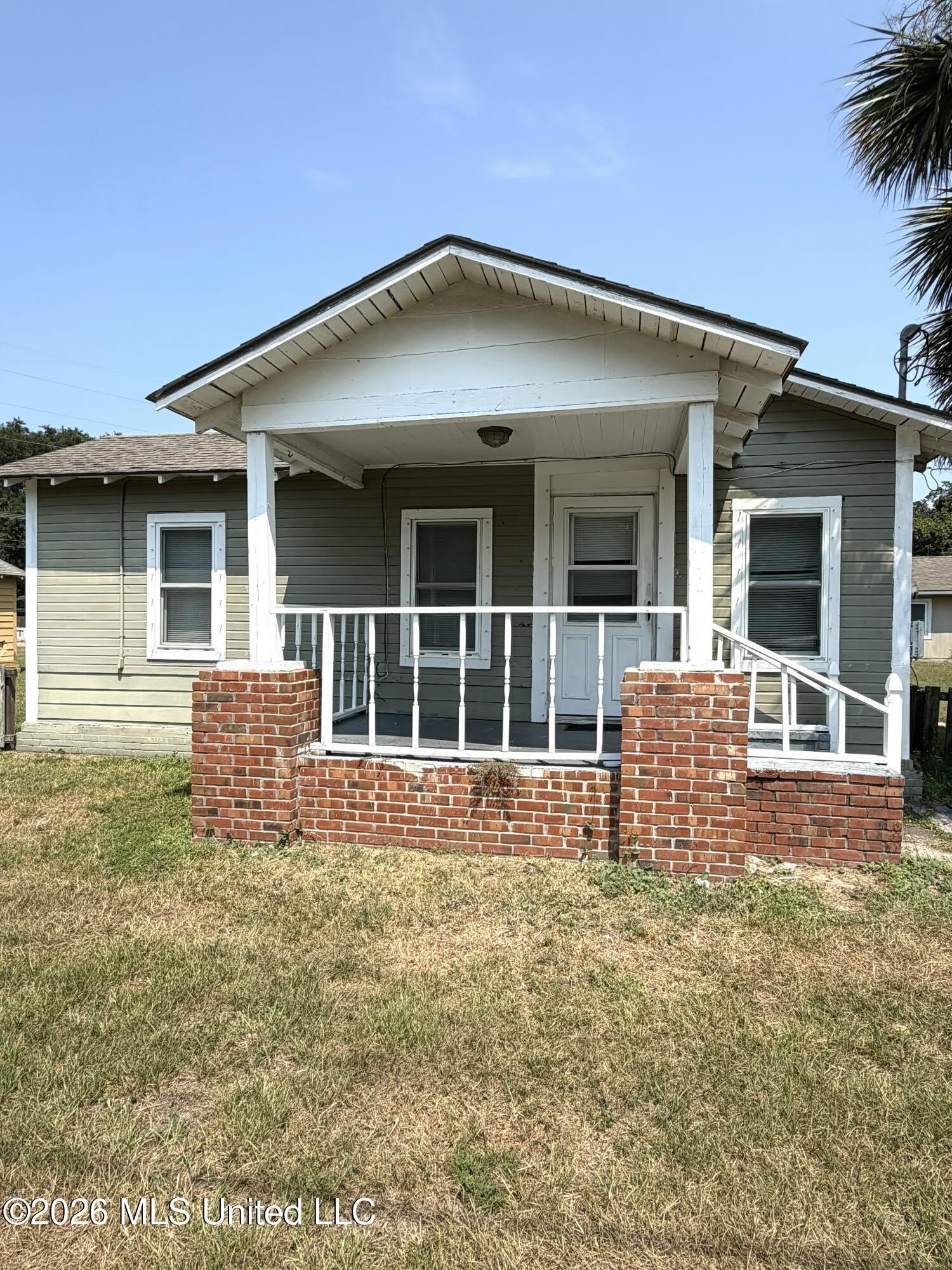 10 E Railroad Street – photo 1 of 7