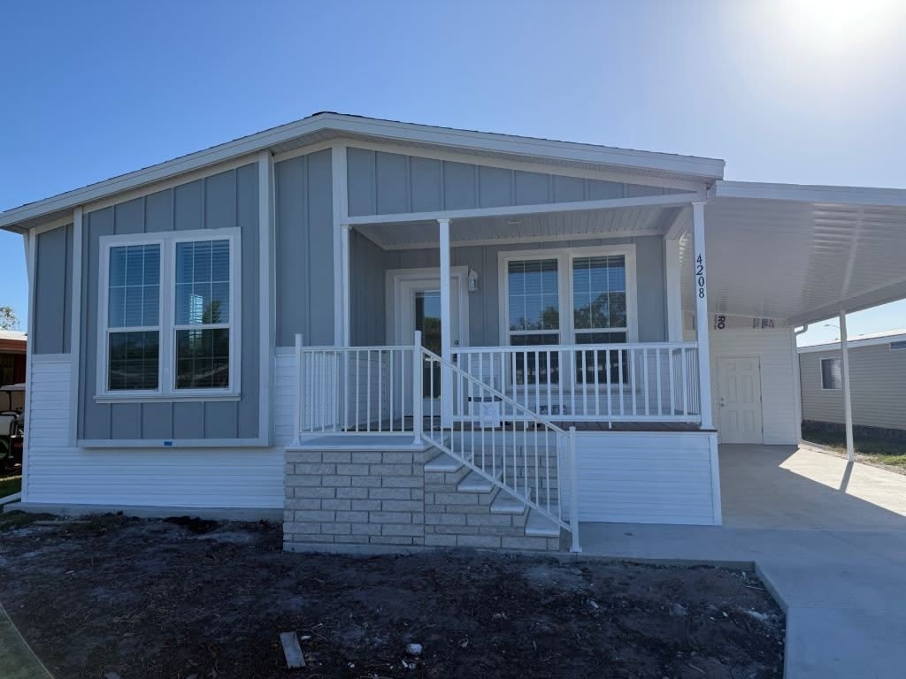 4208 Queens Way – photo 1