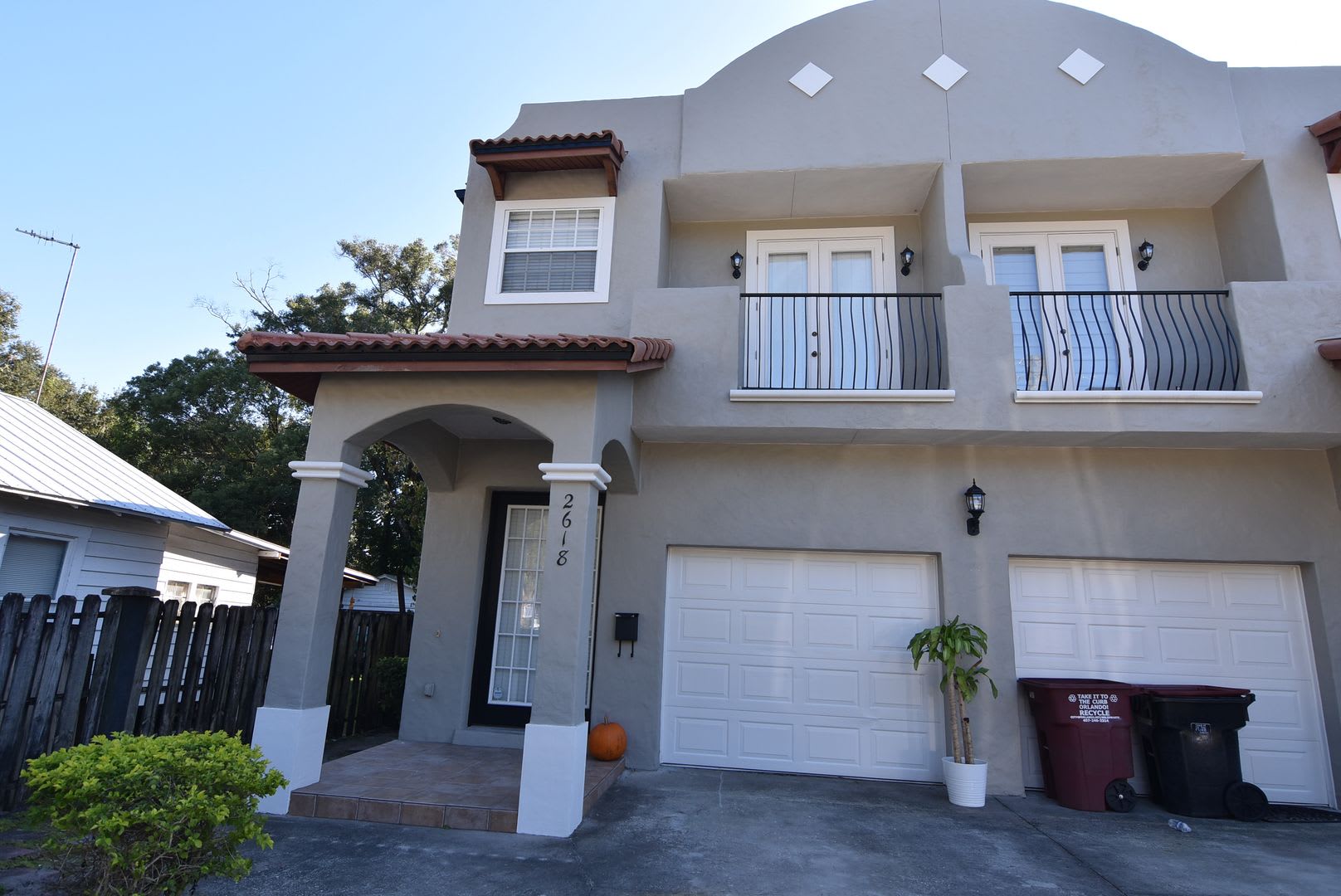 ORLANDO: 3 Bed/2.5 bath, 2 Story Townhome in Golden Heights! – photo 1