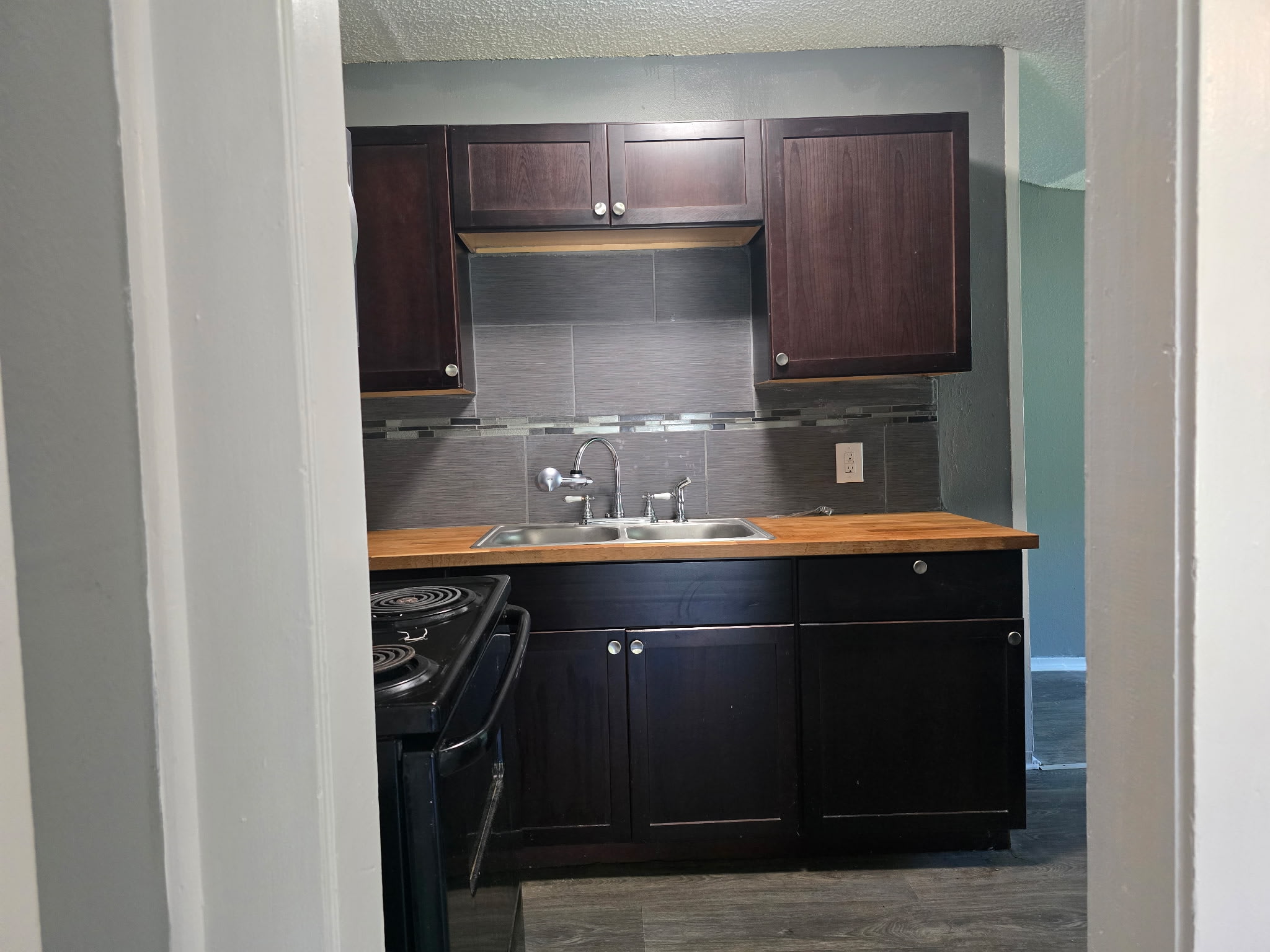 1106 Esplanade St – photo 1 of 9