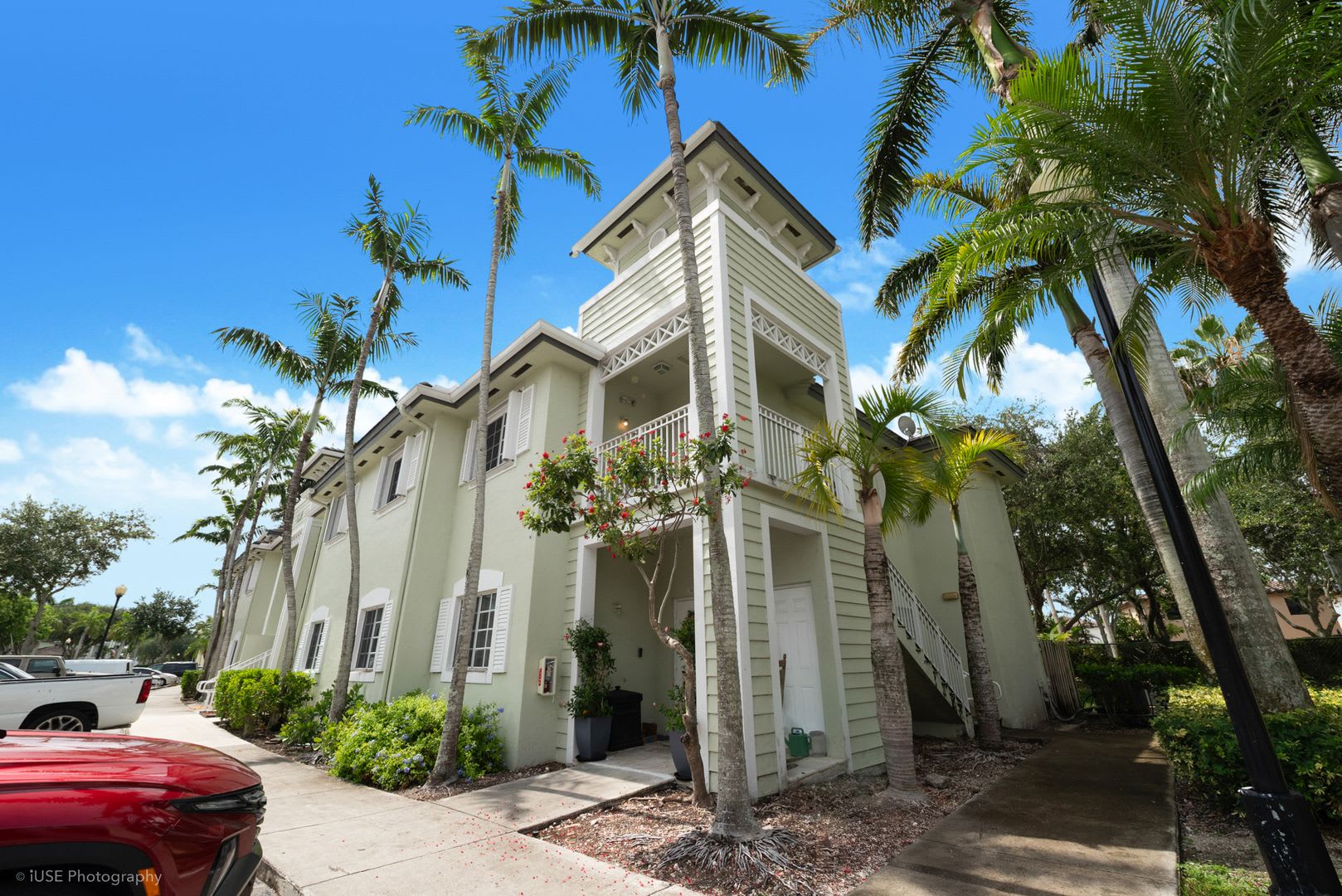 Modern 3 Br 2 Ba Condo In Gated Caribbean Isles Available Now – photo 1