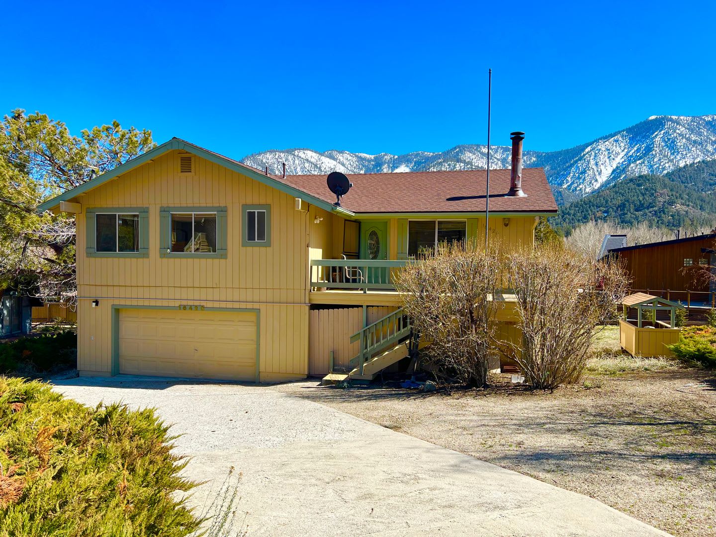 LARGE HOME WITH HUGE BONUS AREA – photo 1 of 35