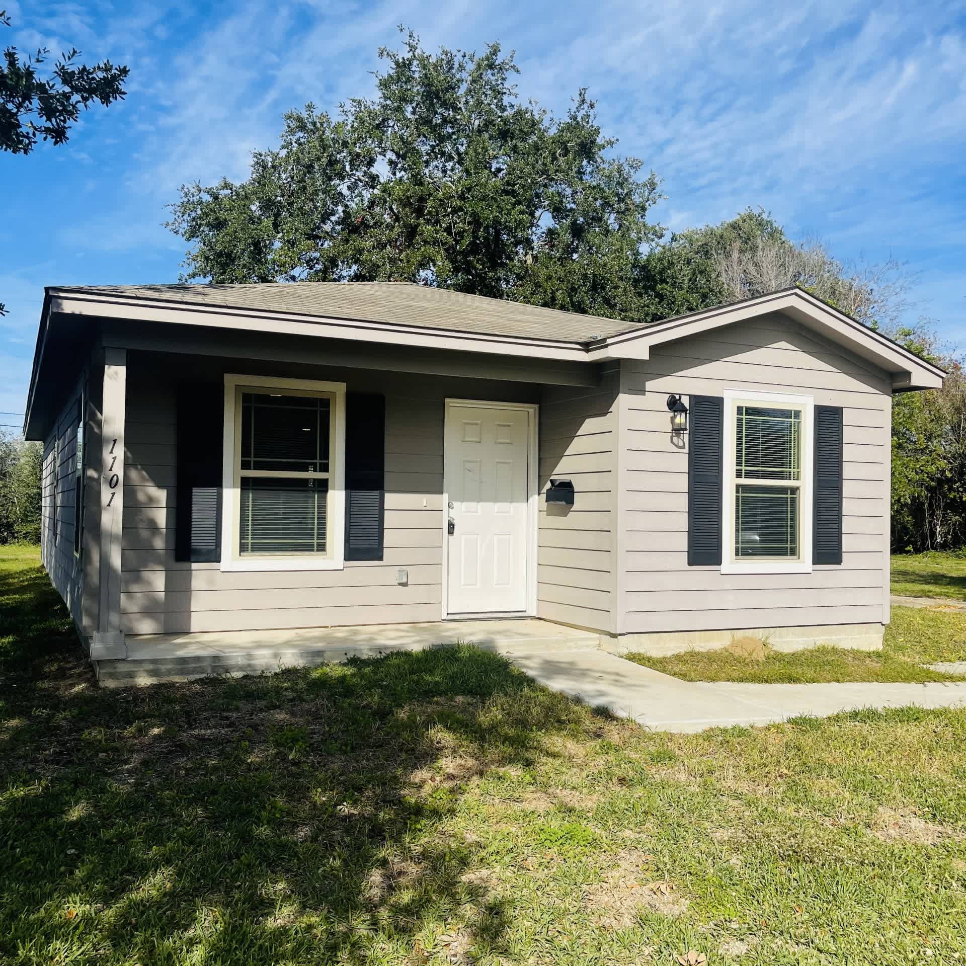 1101 9Th St – photo 1 of 299
