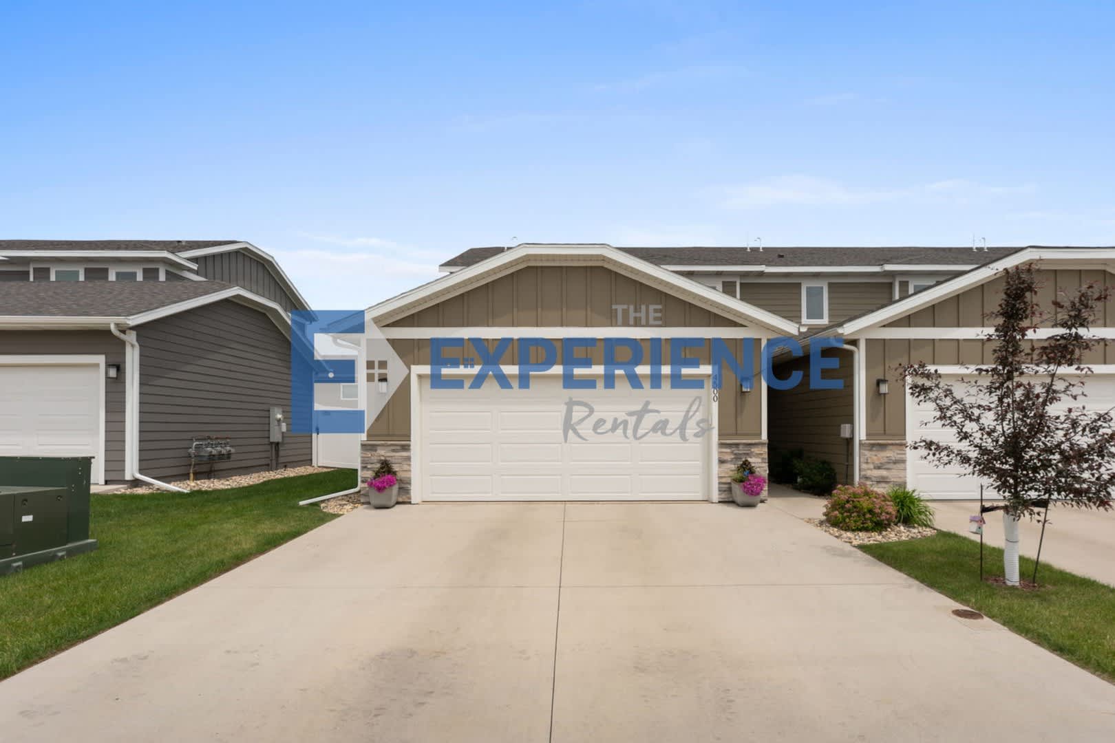 Spacious 3-Bedroom End-Unit Townhome with Main-Level Primary Suite! – photo 1 of 26