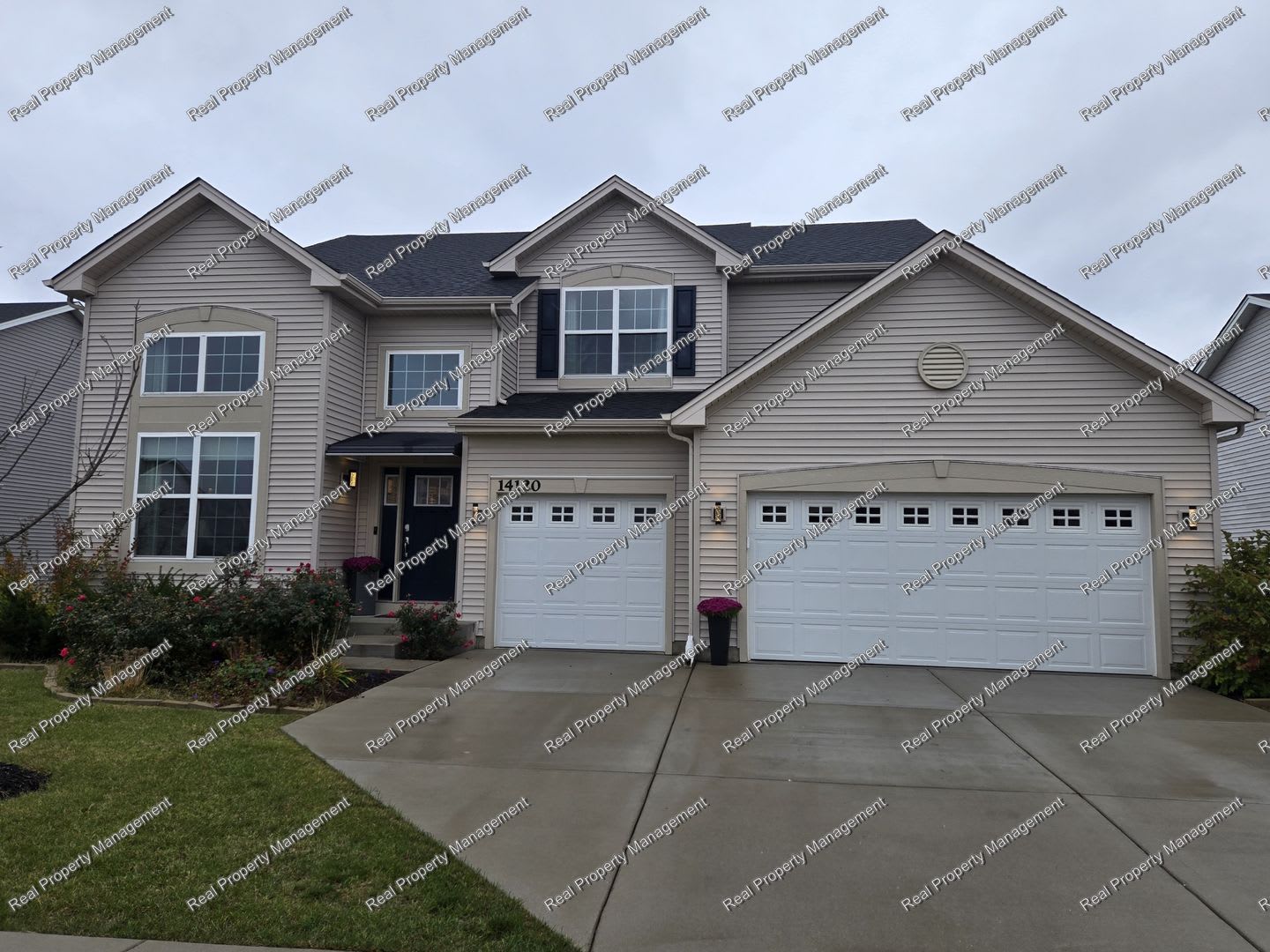Beautiful Cedar Lake Four Bedroom – photo 1 of 20