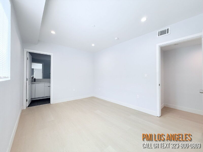 206 East 87Th Street – photo 1