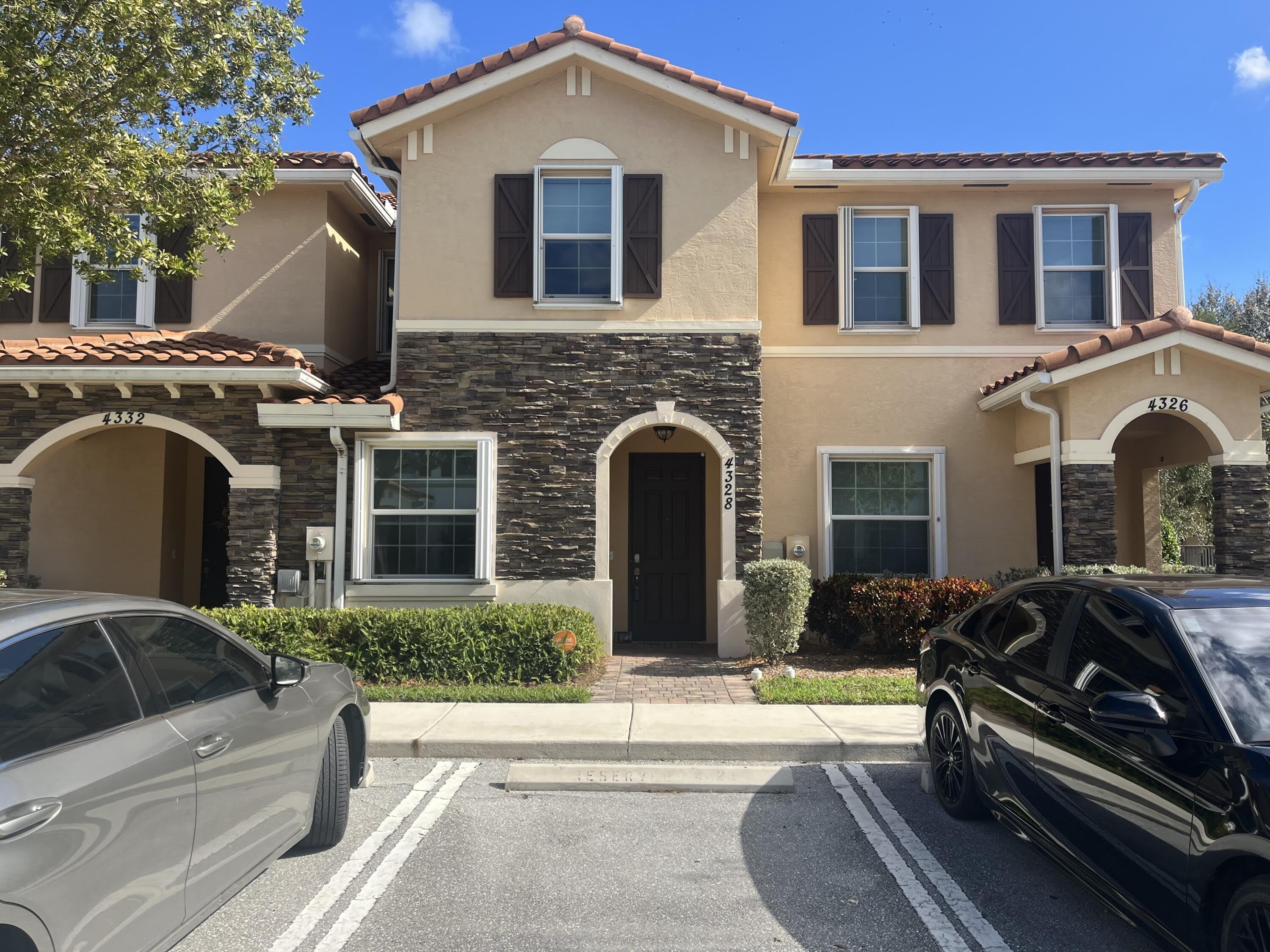 4328 BRAXTON Avenue – photo 1