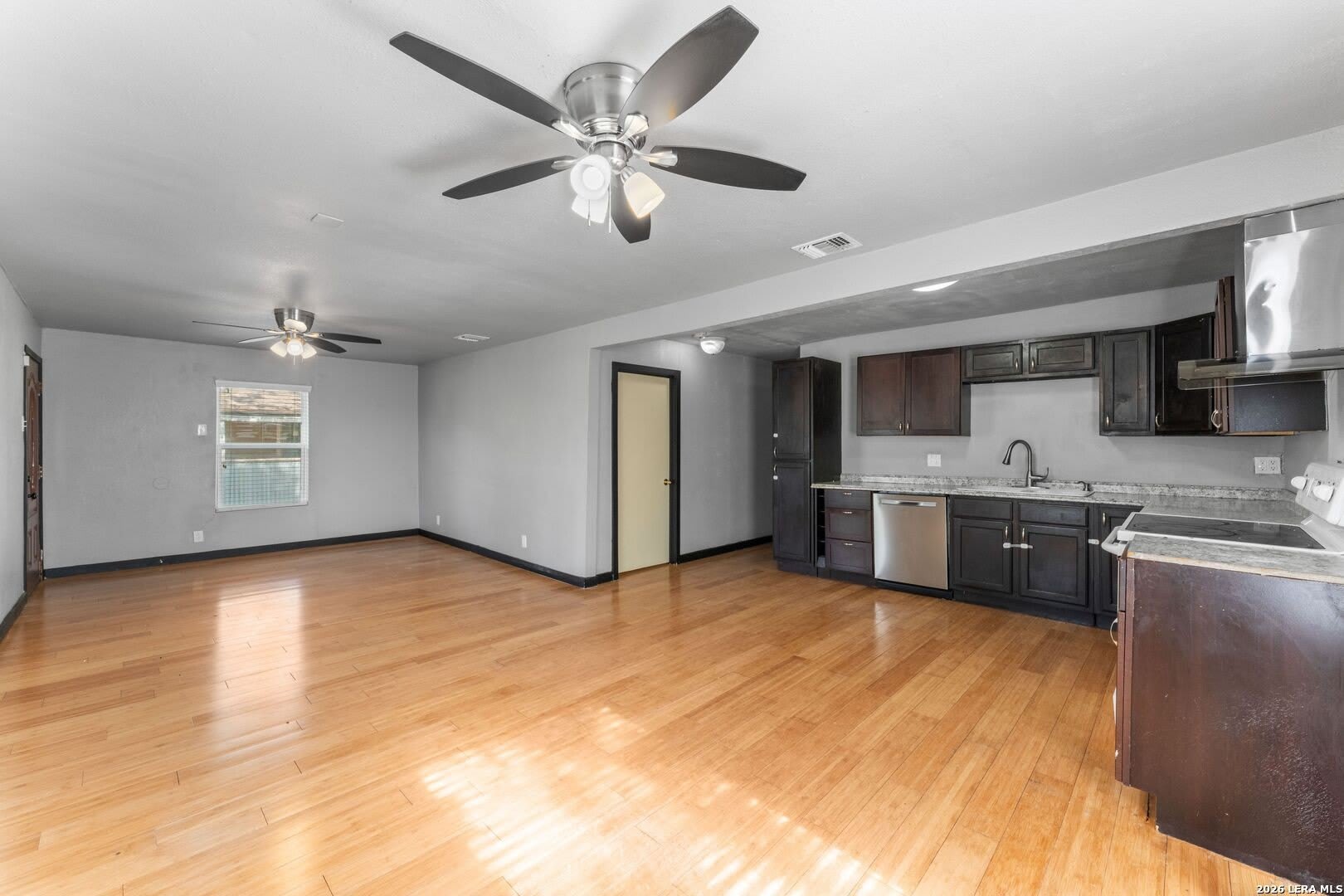 2114 Fitch – photo 1