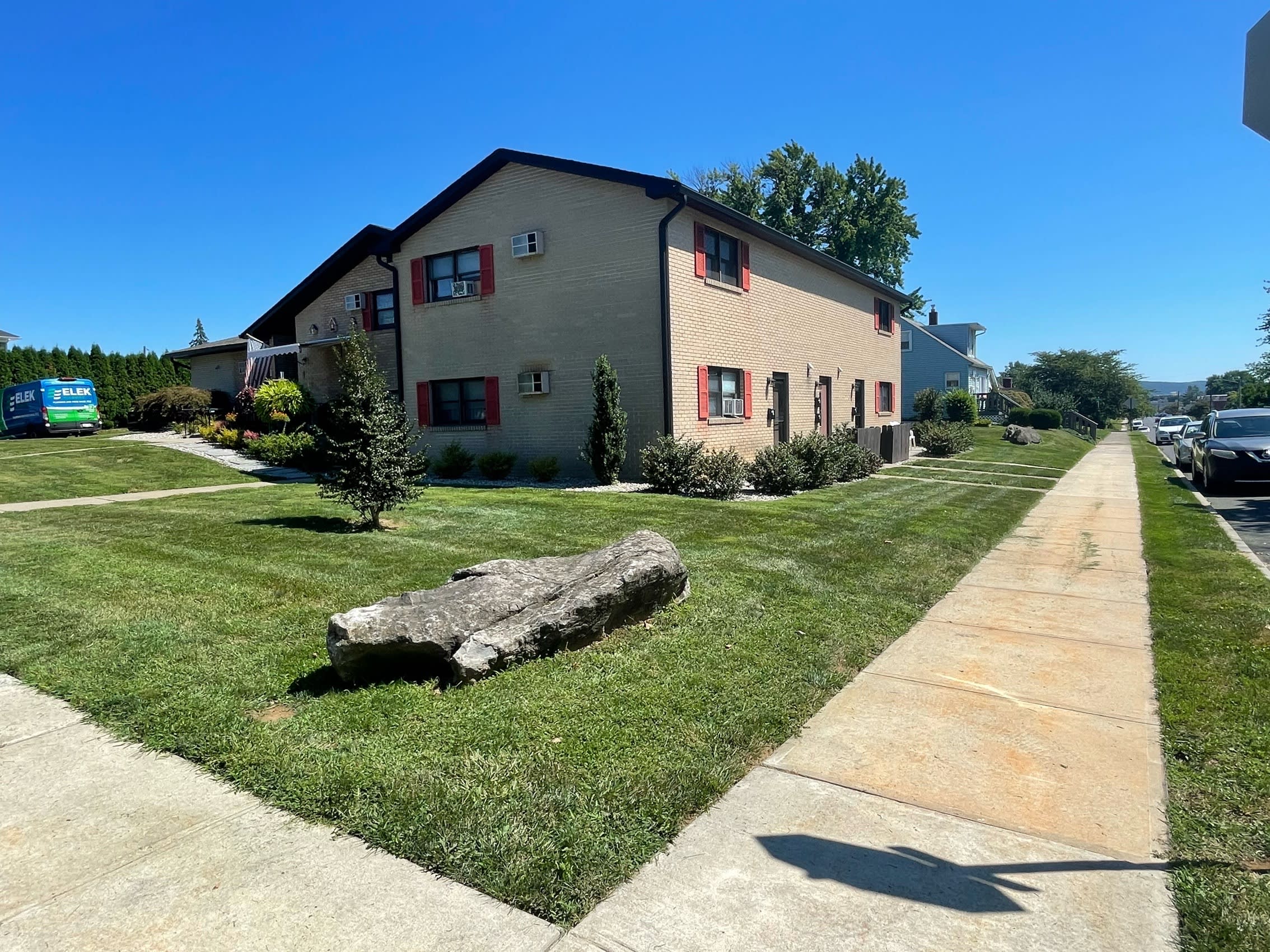 1045 North 17th Street – photo 1