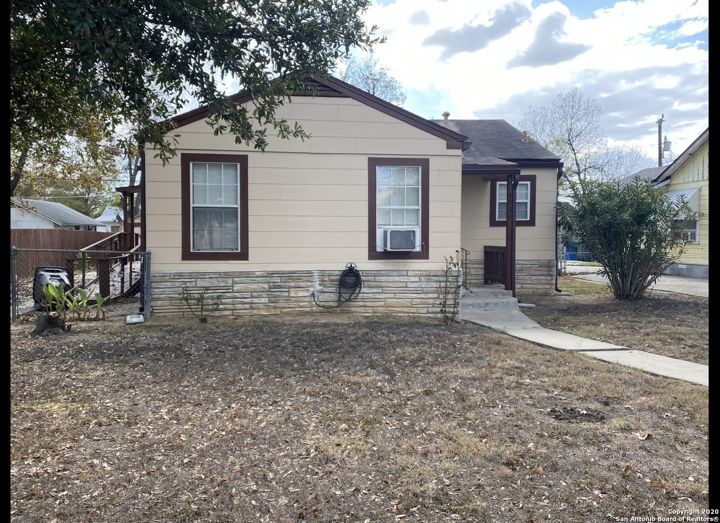 1130 Sims Ave – photo 1