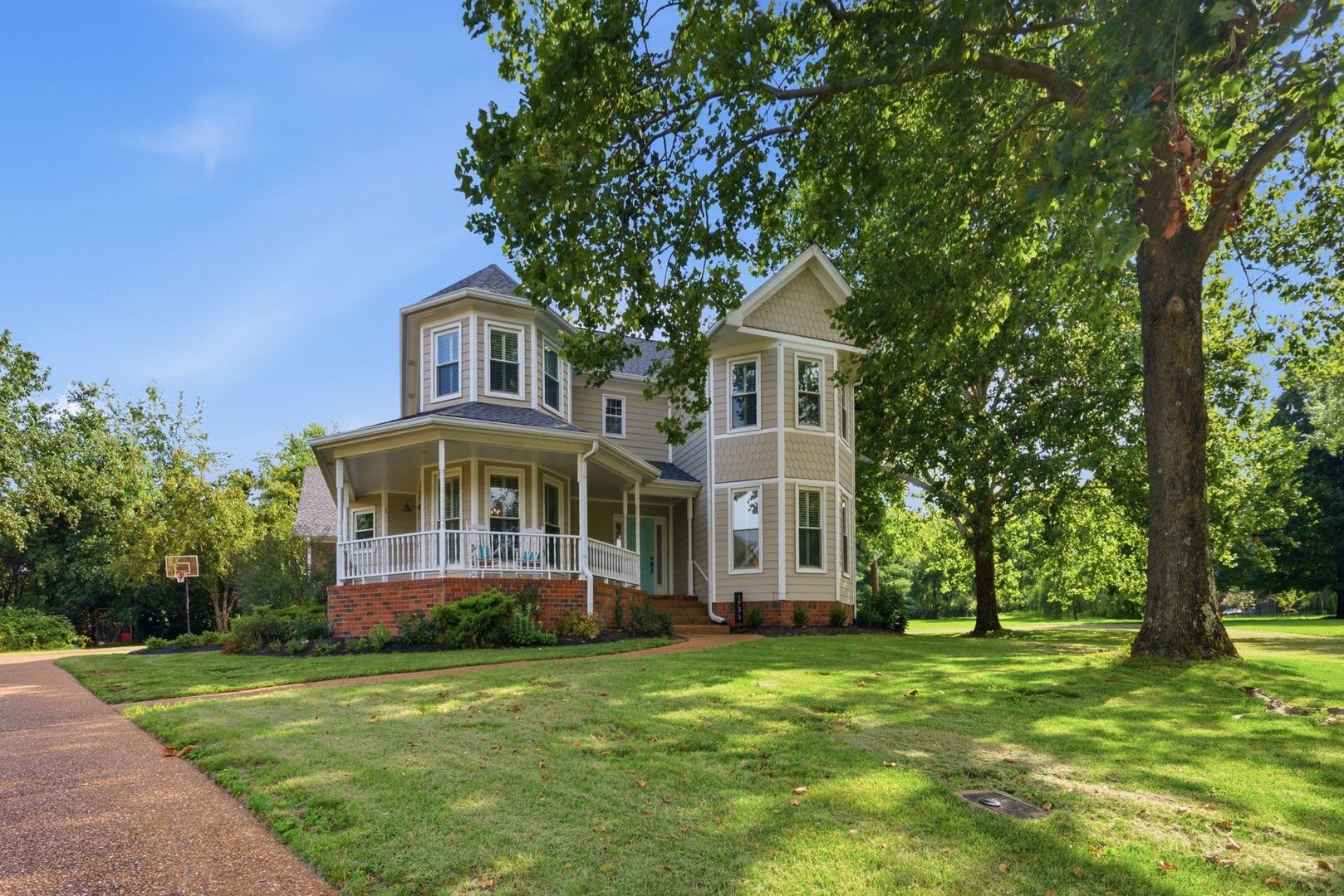 Brentwood Carriage Hills Rental – photo 1 of 68
