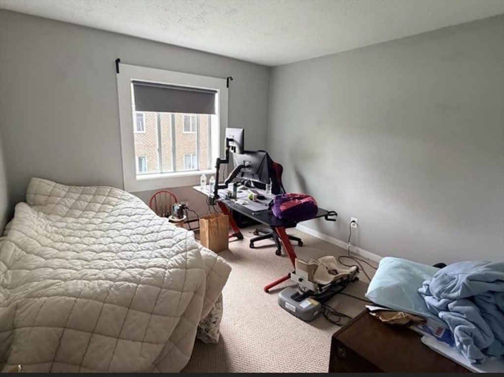 1 Universal St – photo 1 of 6