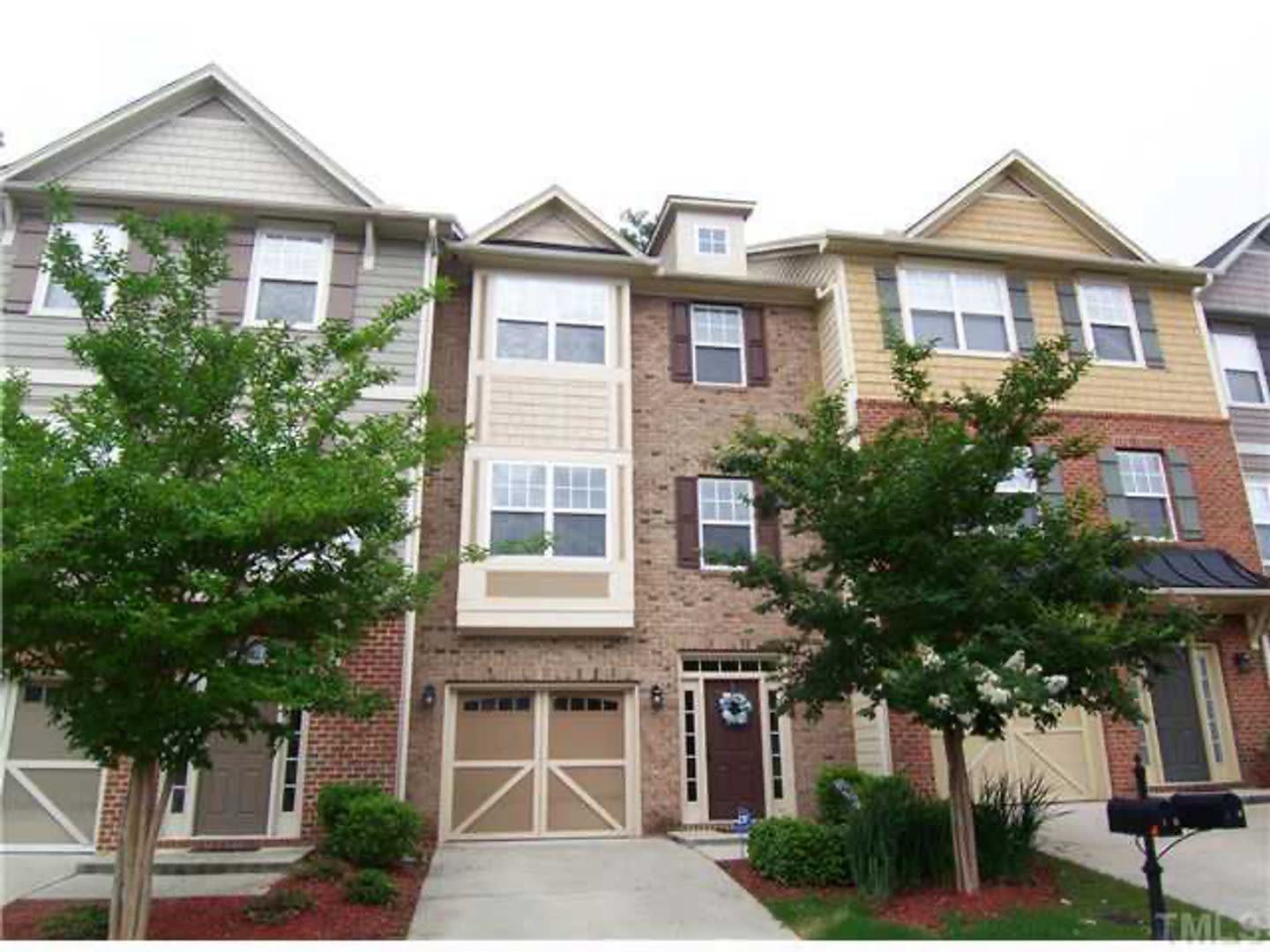Room in 3 Bedroom Home at Linden Park Ln – photo 1