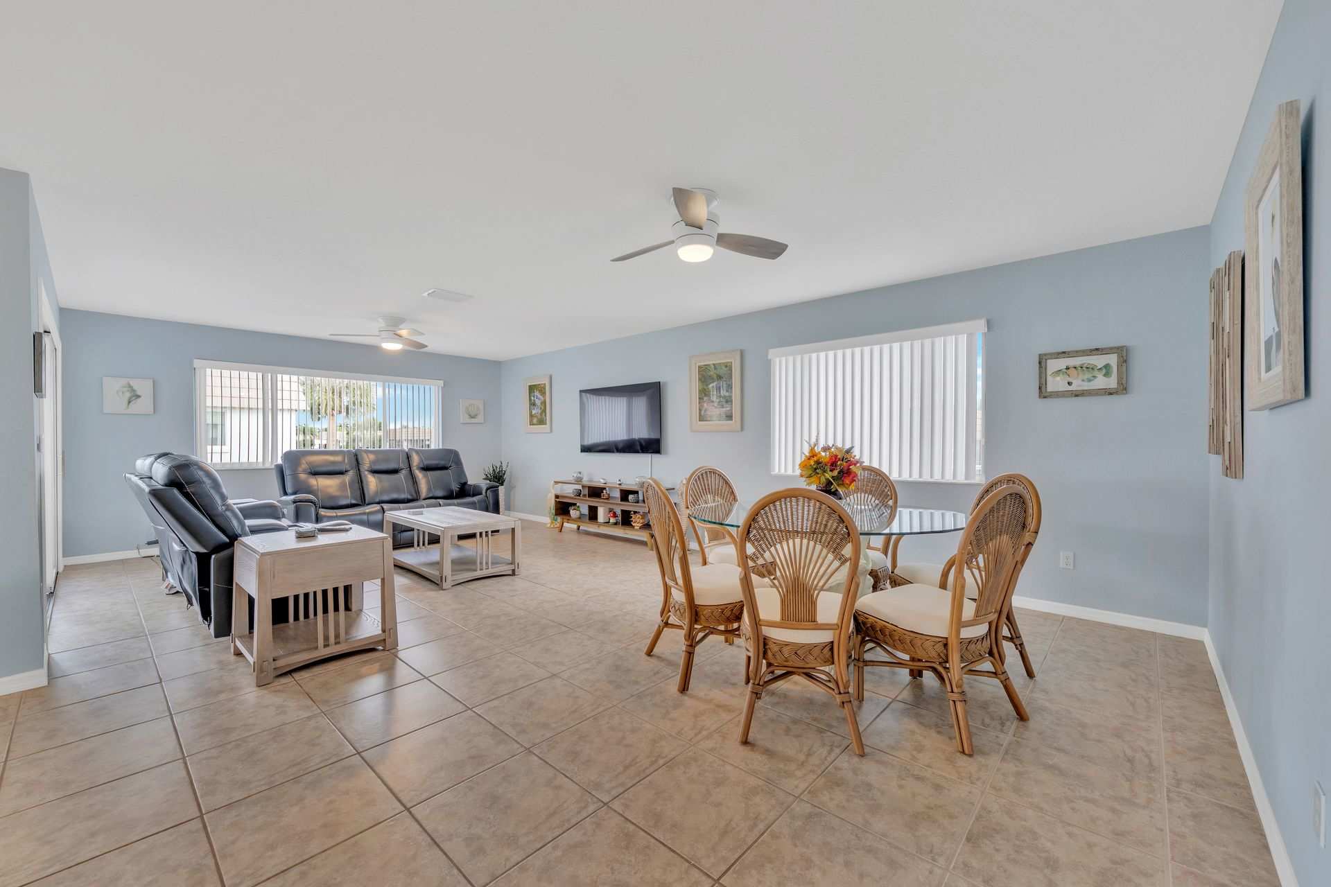 Annual furnished 2 bed/2 bath Villa in Sarasota close to Siesta Key! – photo 1
