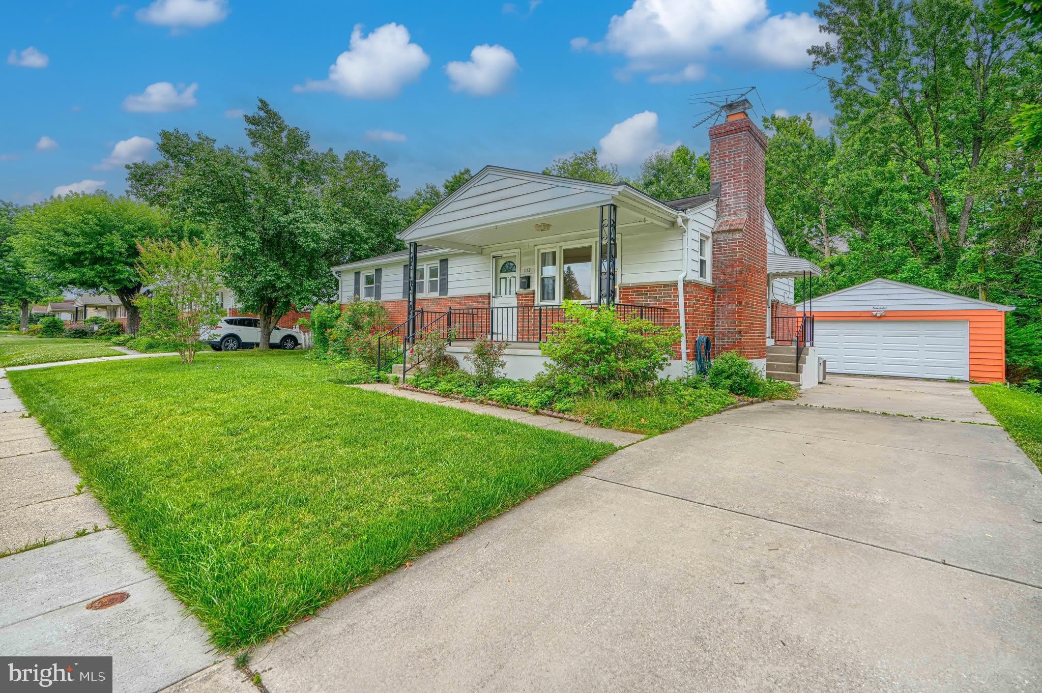112 SPRINGSIDE Drive – photo 1 of 26
