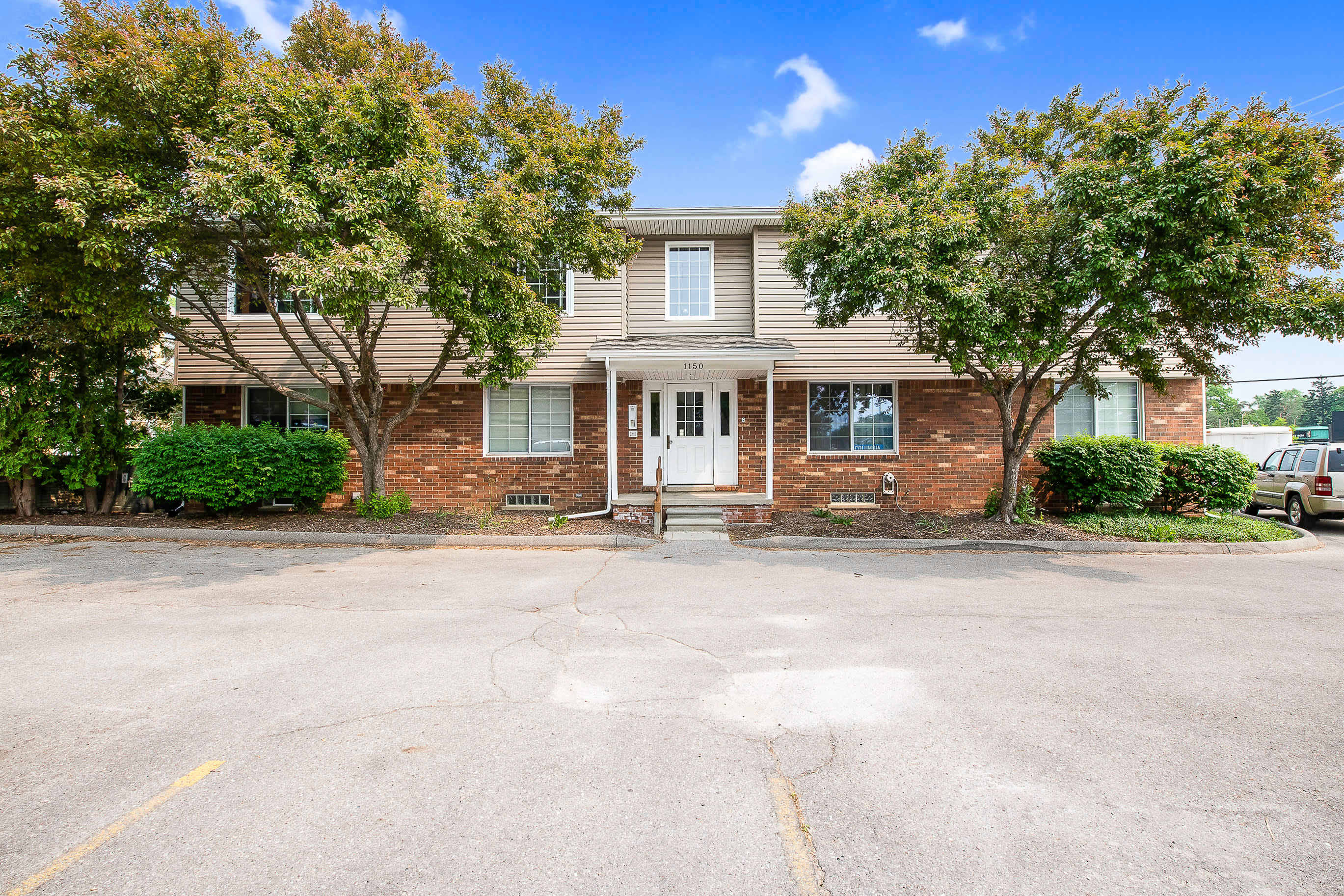 1150 Catalpa Drive – photo 1 of 18