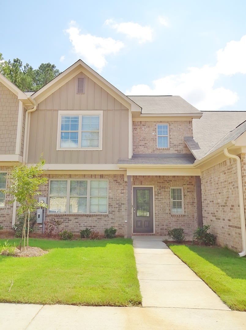 Town Home for Rent in Chelsea! COMING SOON! – photo 1 of 25