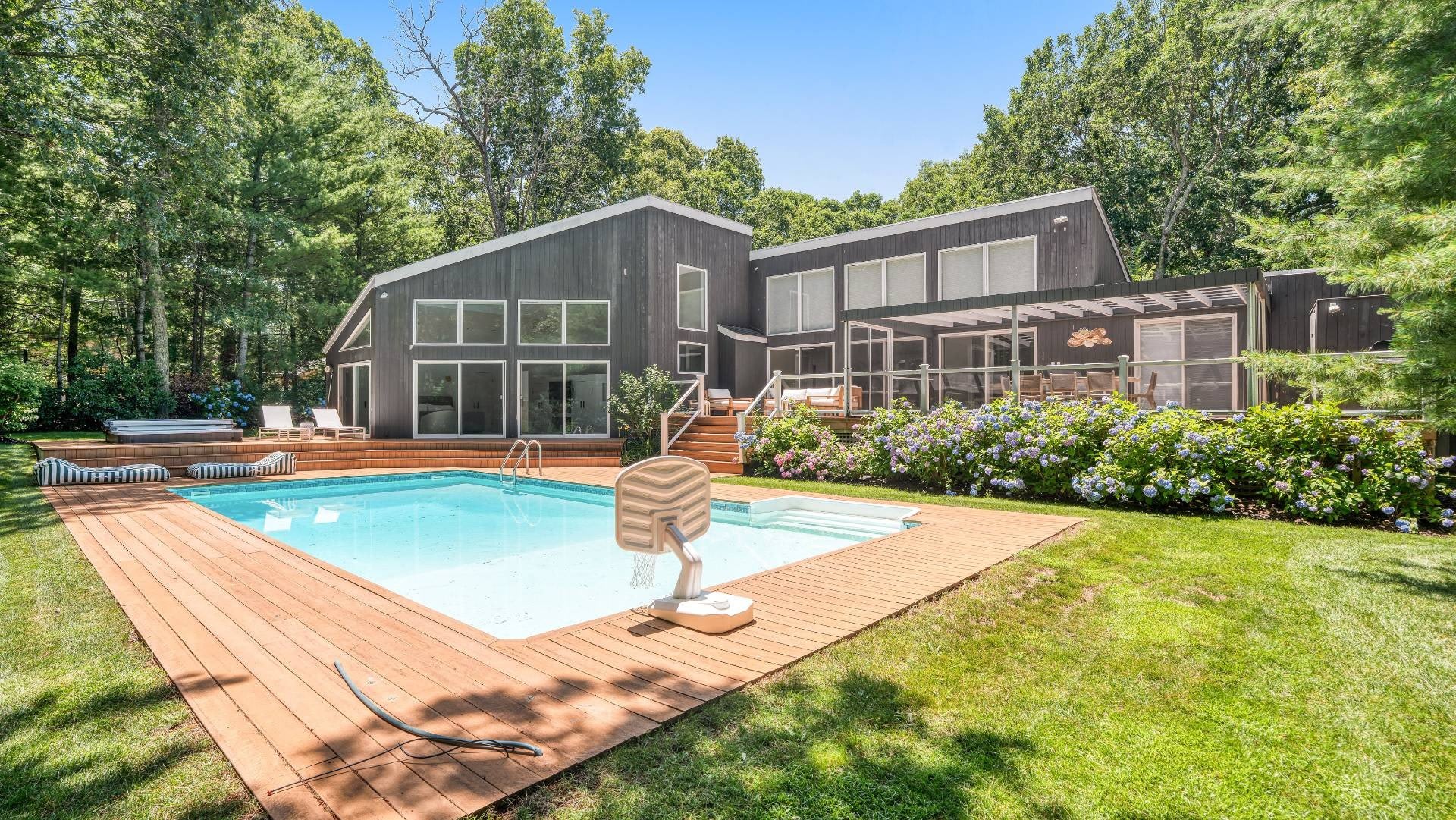 24 SADDLE LN – photo 1 of 22