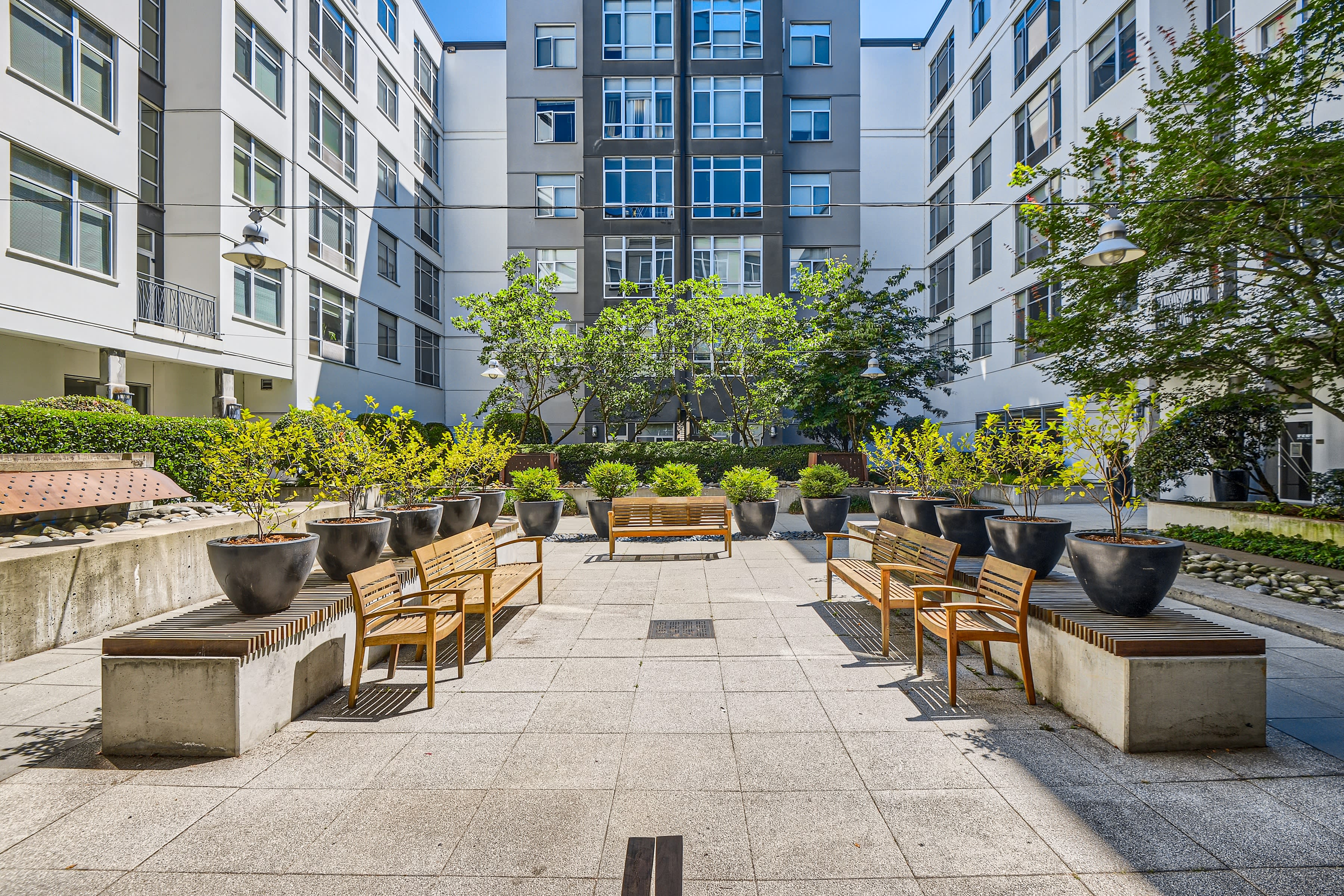 10th at Hoyt – photo 1