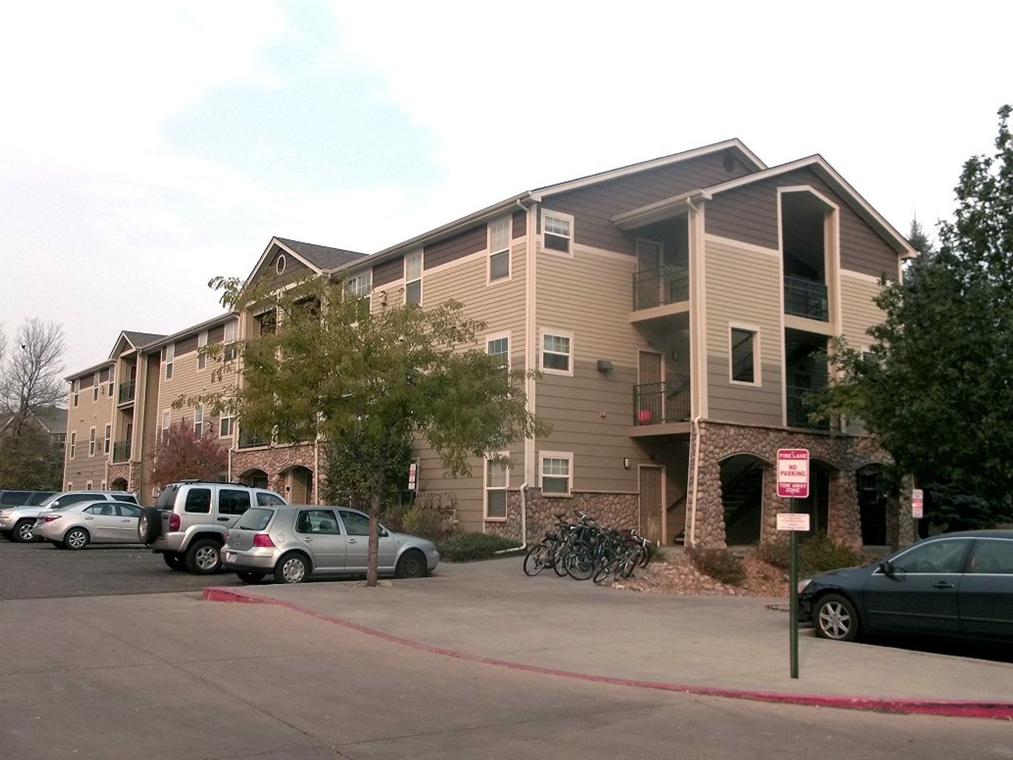 Fresh Updates + $500 Off First Month – Prime CSU Location! – photo 1