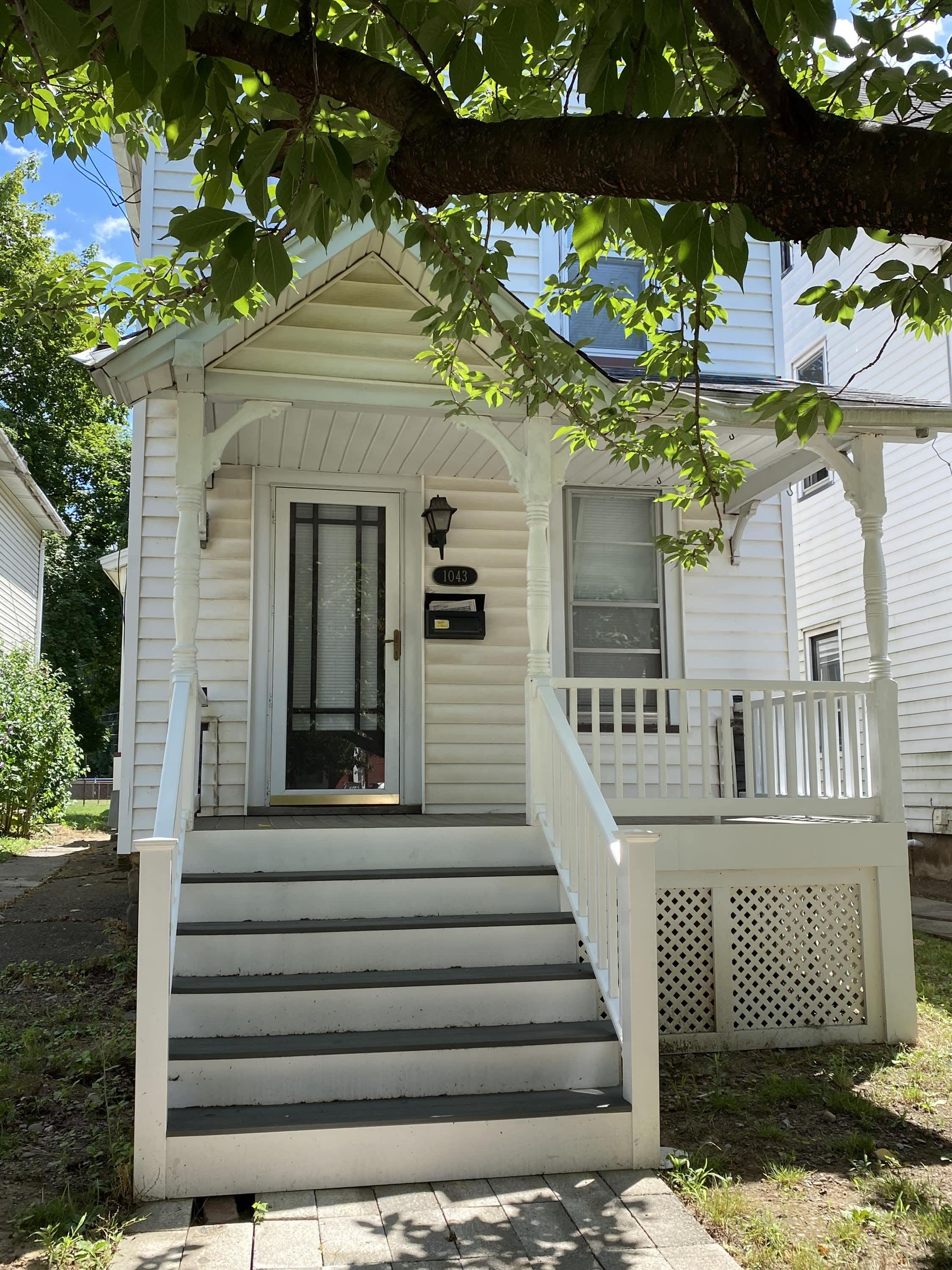 1043 Memorial Avenue – photo 1