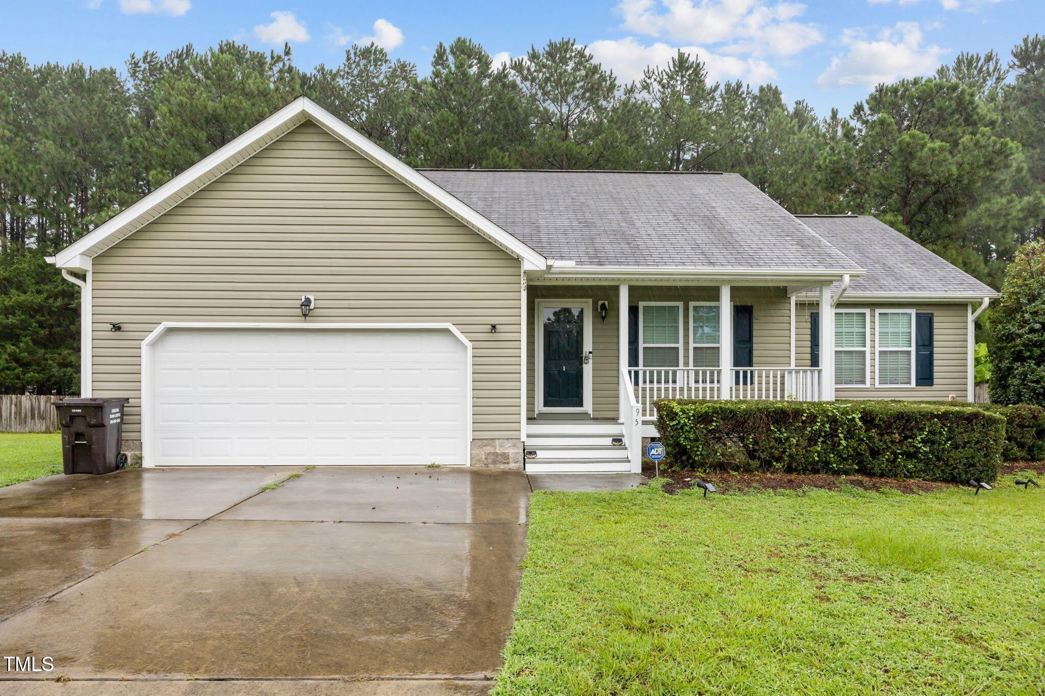 95 Oxfordshire Drive – photo 1 of 103