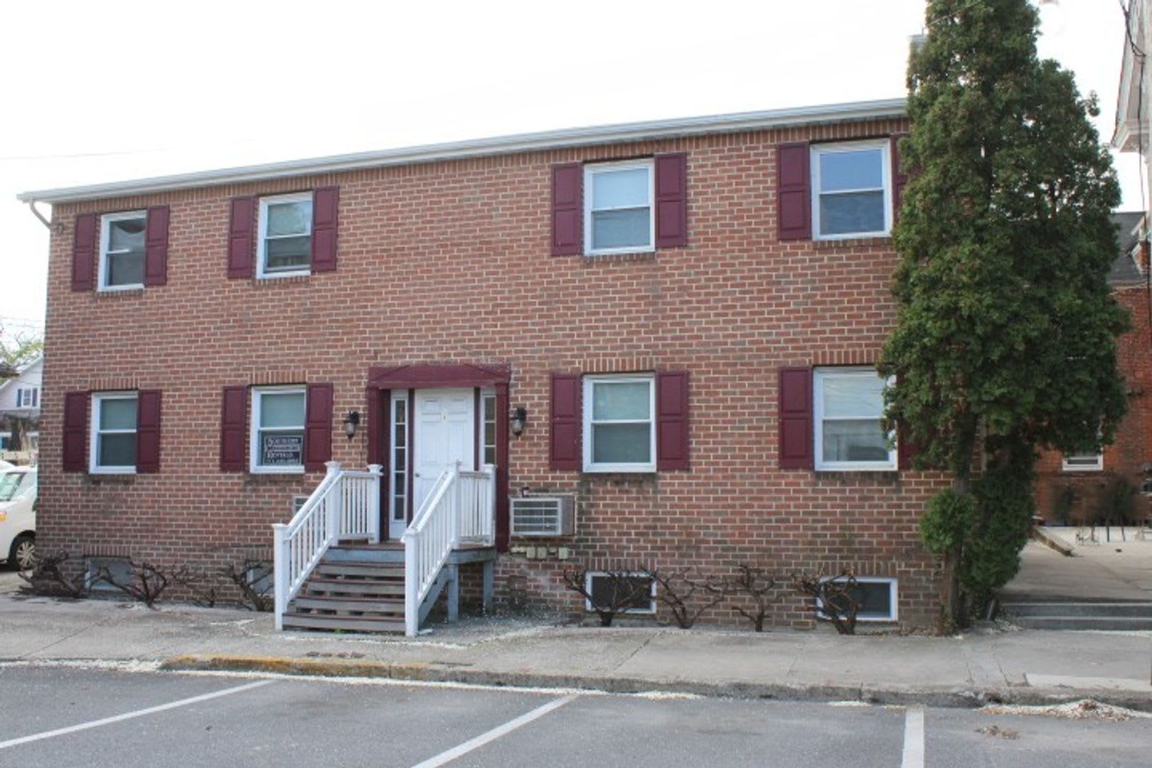 New Renovated One Bedroom Apartment – photo 1 of 5