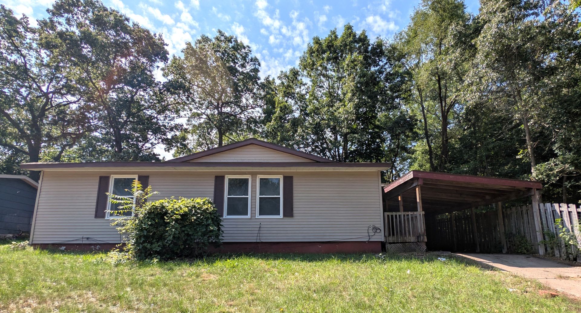 695 E Summit, 3 bedroom house with basement – photo 1 of 9