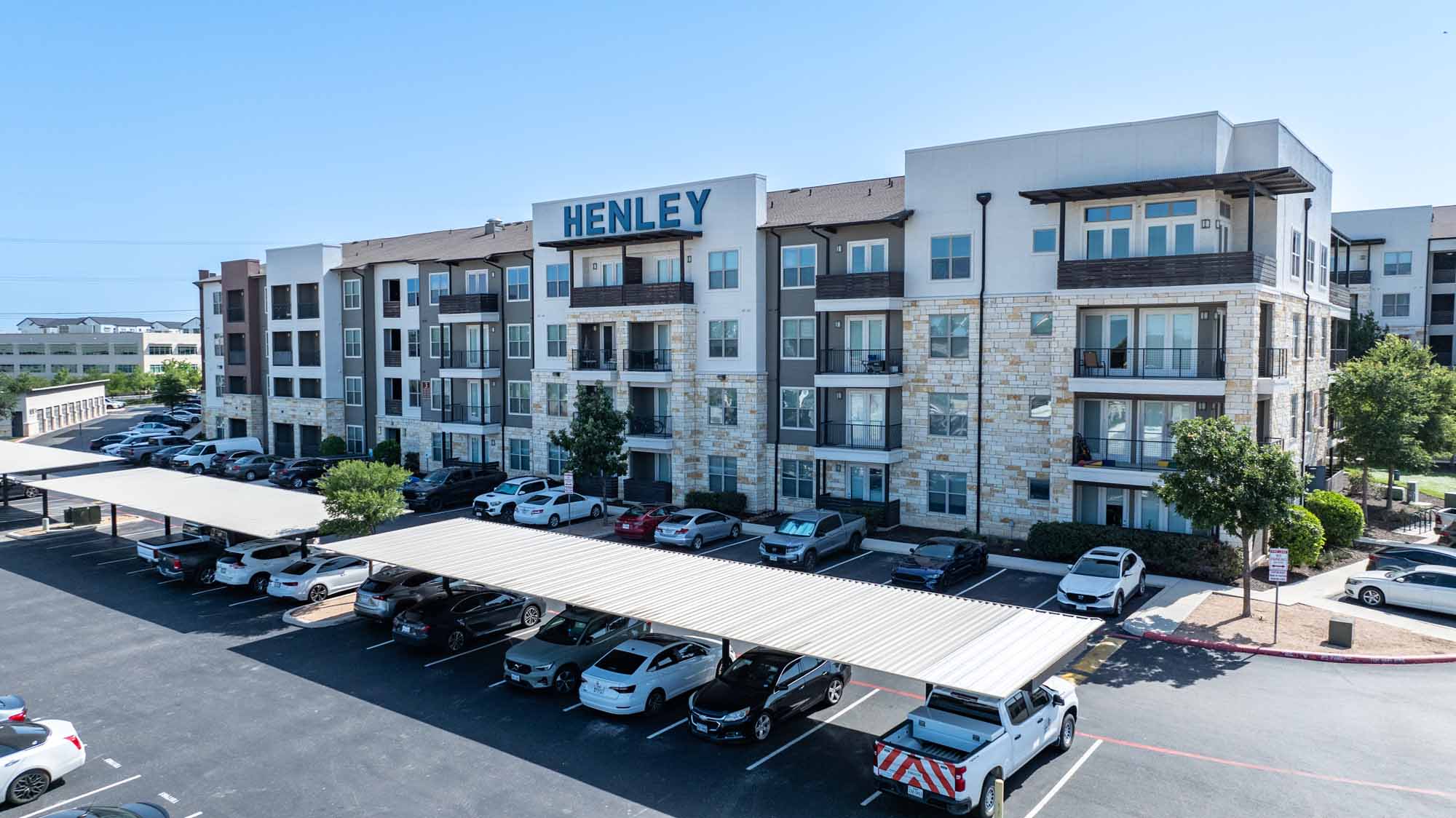 Henley at the Rim – photo 1