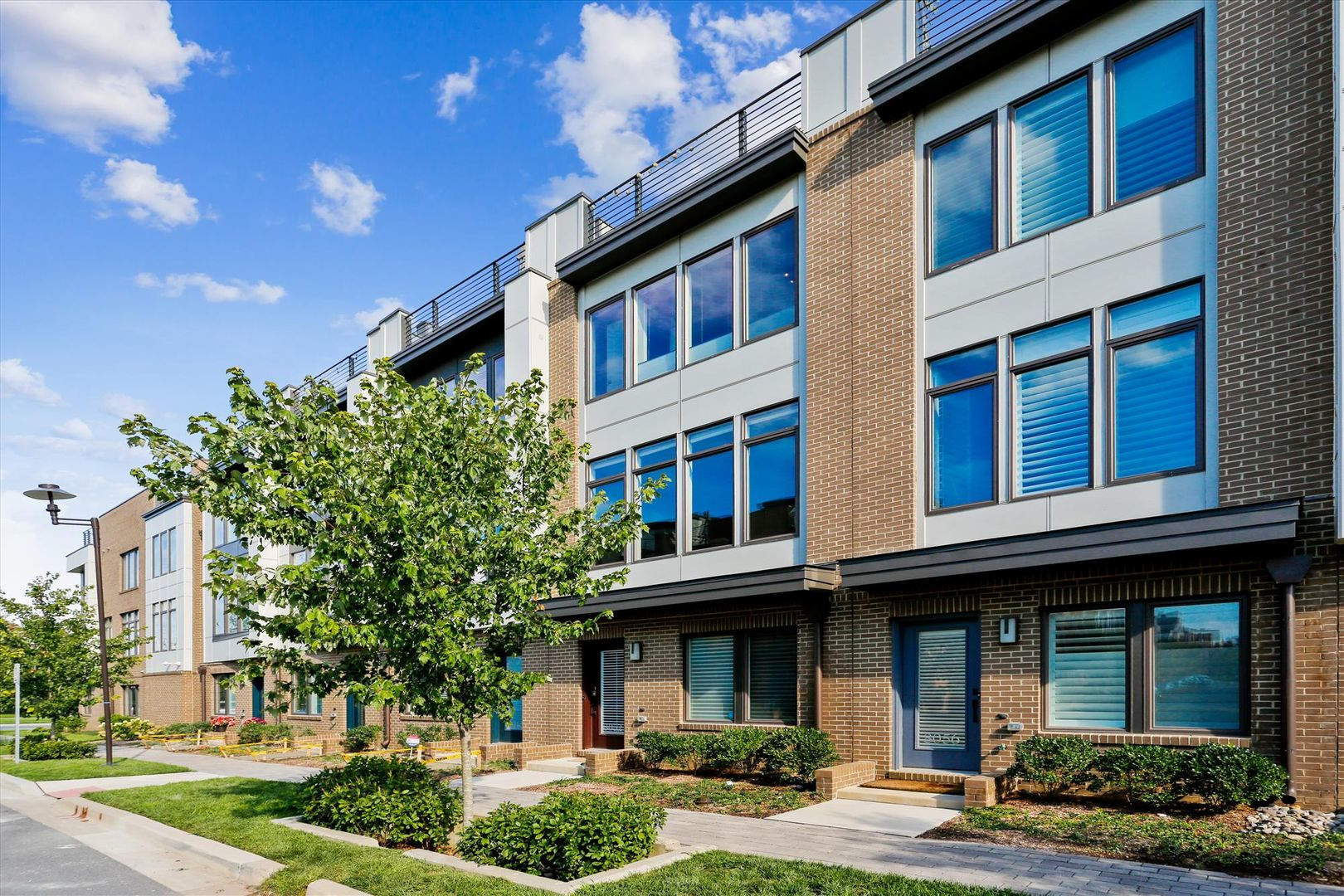 GREAT LOCATION!! Stunning 3BD/3.5BA luxury 4-level townhouse! – photo 1 of 103