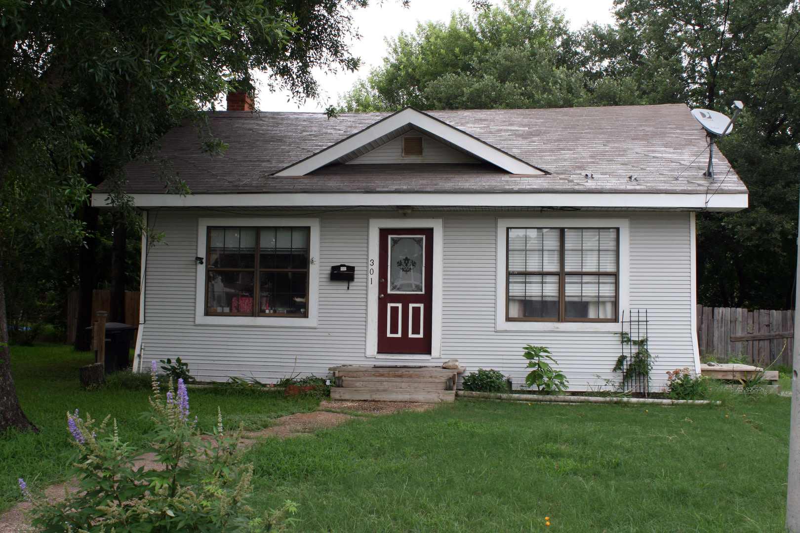 Walk to Campus! 2 Bedroom / 2 Bath Southgate Home – photo 1