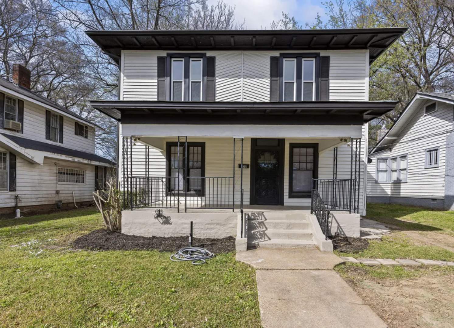 Charming 3 Bed, 2 Bath Midtown Home with Huge Fenced Backyard! – photo 1