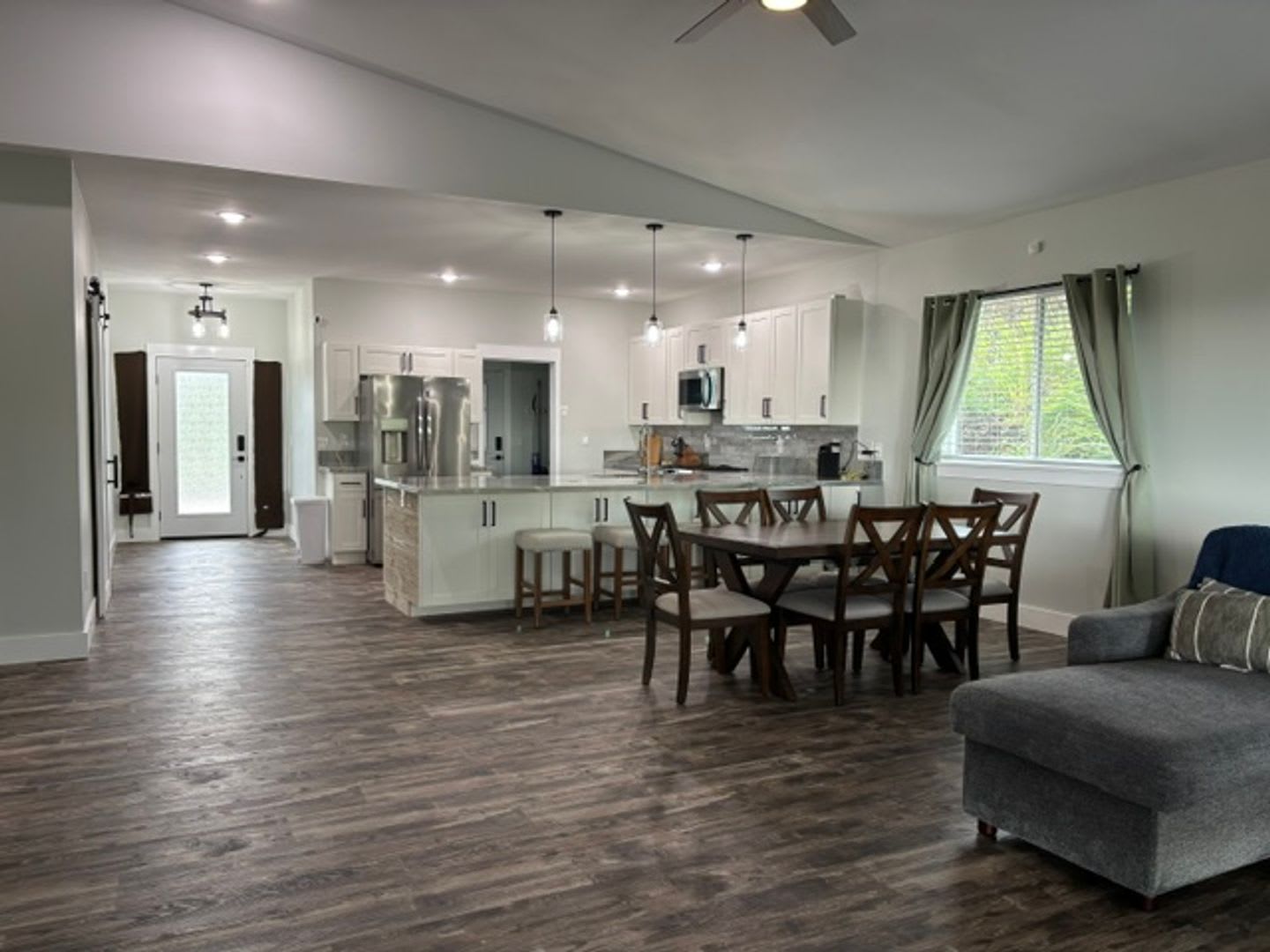 Gorgeous Pet Friendly 3 Bedroom / 2 Bath Executive Home in Discovery Harbor – photo 1 of 31