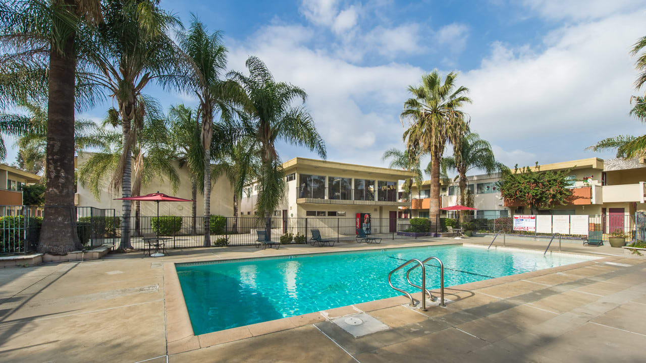 Las Palmas Apartments – photo 1 of 128