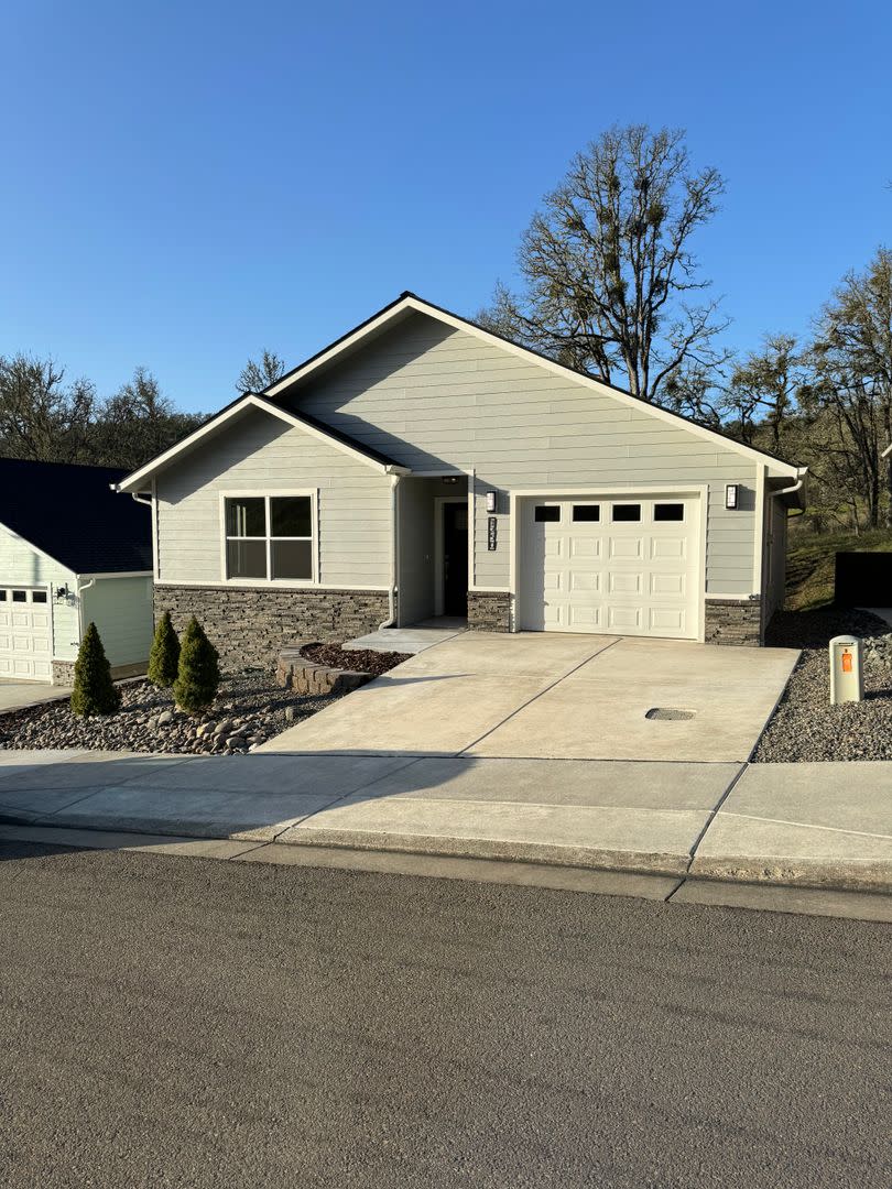 Brand new 2 bedroom 2 bath home in 55+ Community – photo 1