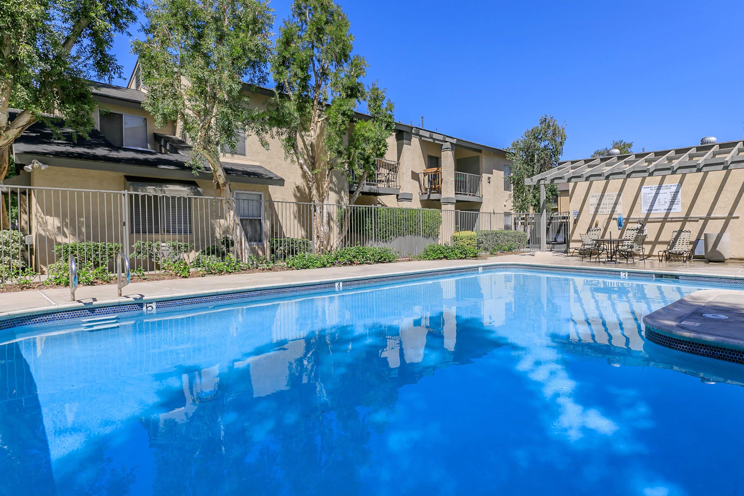 Mountain Creek Apartments – photo 1